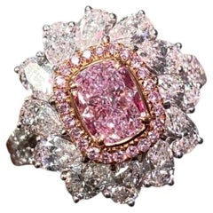1 Carat Cushion Statement Fancy pink  Rayonnement royal au soleil  Bague en diamant