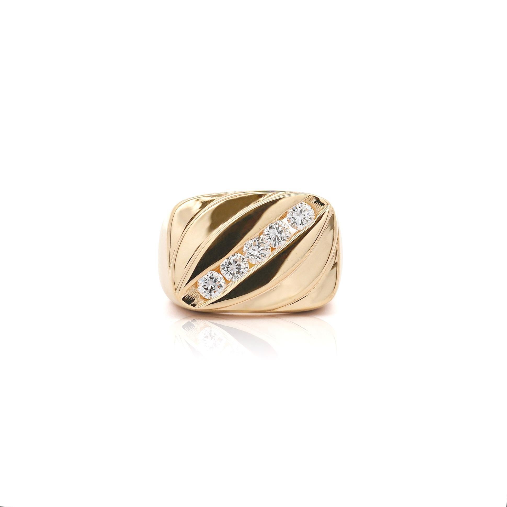1 Carat Diagonal Diamond Channel Set 14K Gold Vintage Mens Ring In Excellent Condition For Sale In Miami, FL
