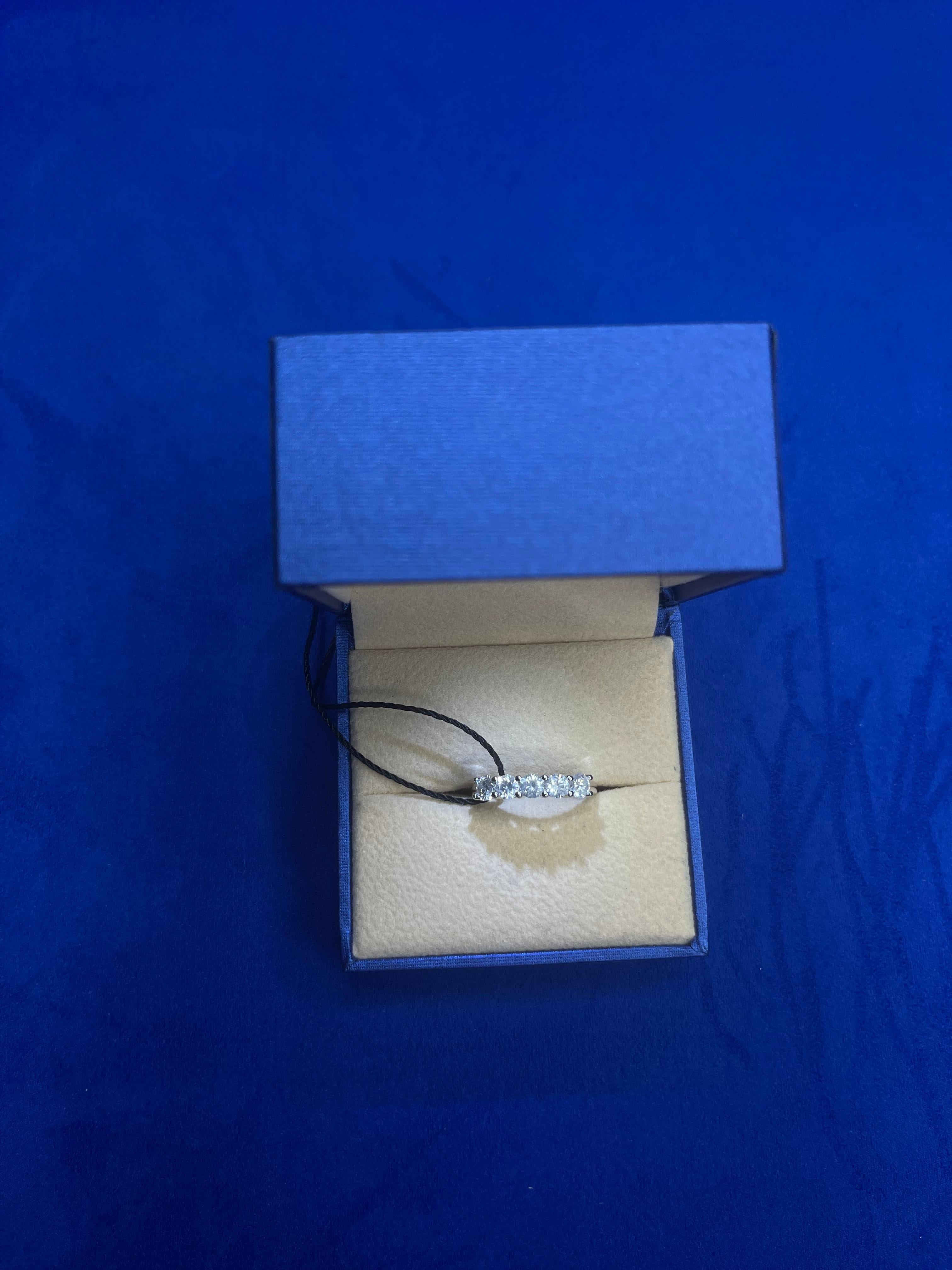 1 Karat Diamant 5 Stein Eternity Stackable Mode Hochzeit Band Weißgold Ring im Zustand „Neu“ im Angebot in Oakton, VA