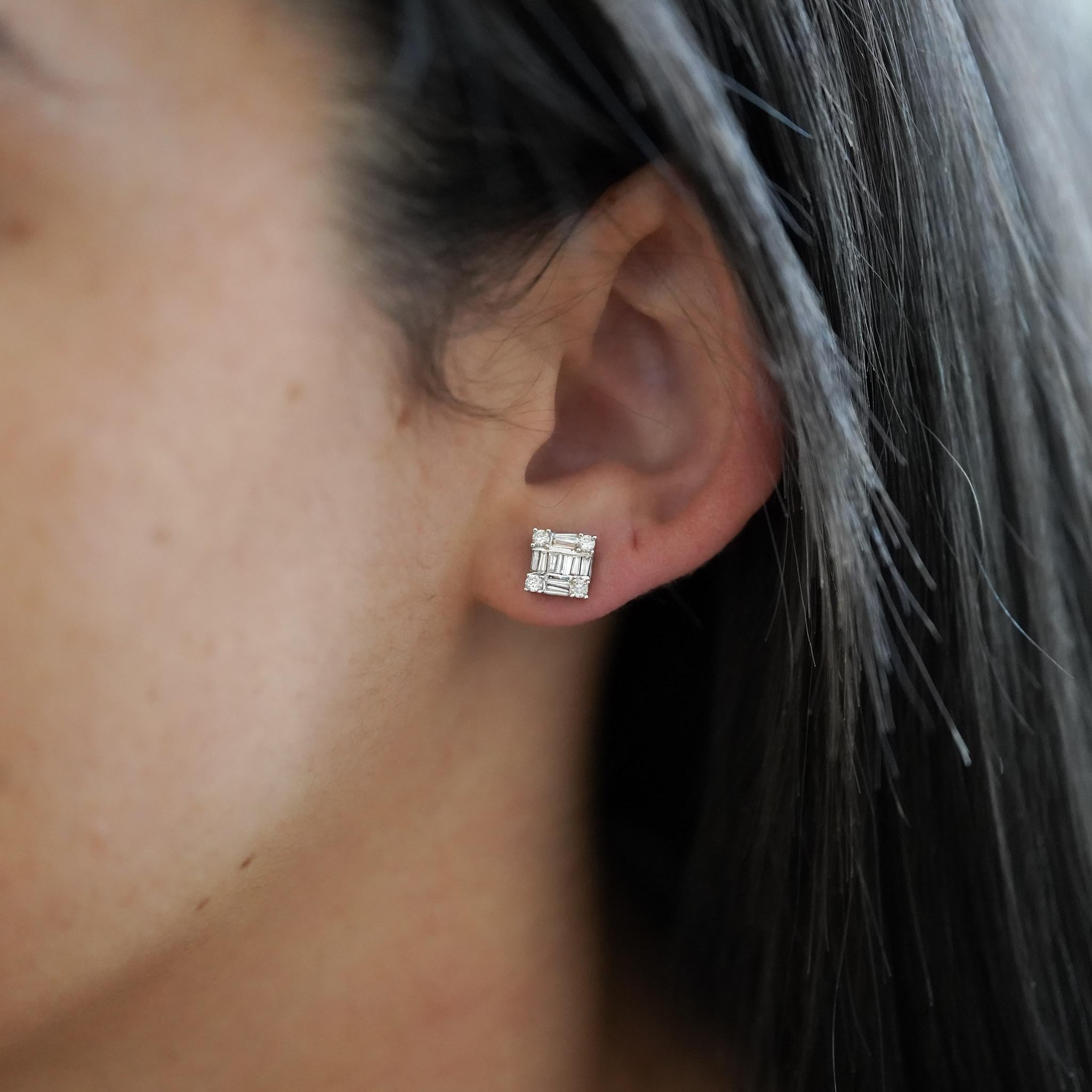 Orecchini a grappolo d'oro 14K con diamante da 1 carato, con chiusura a grappolo in vendita 1