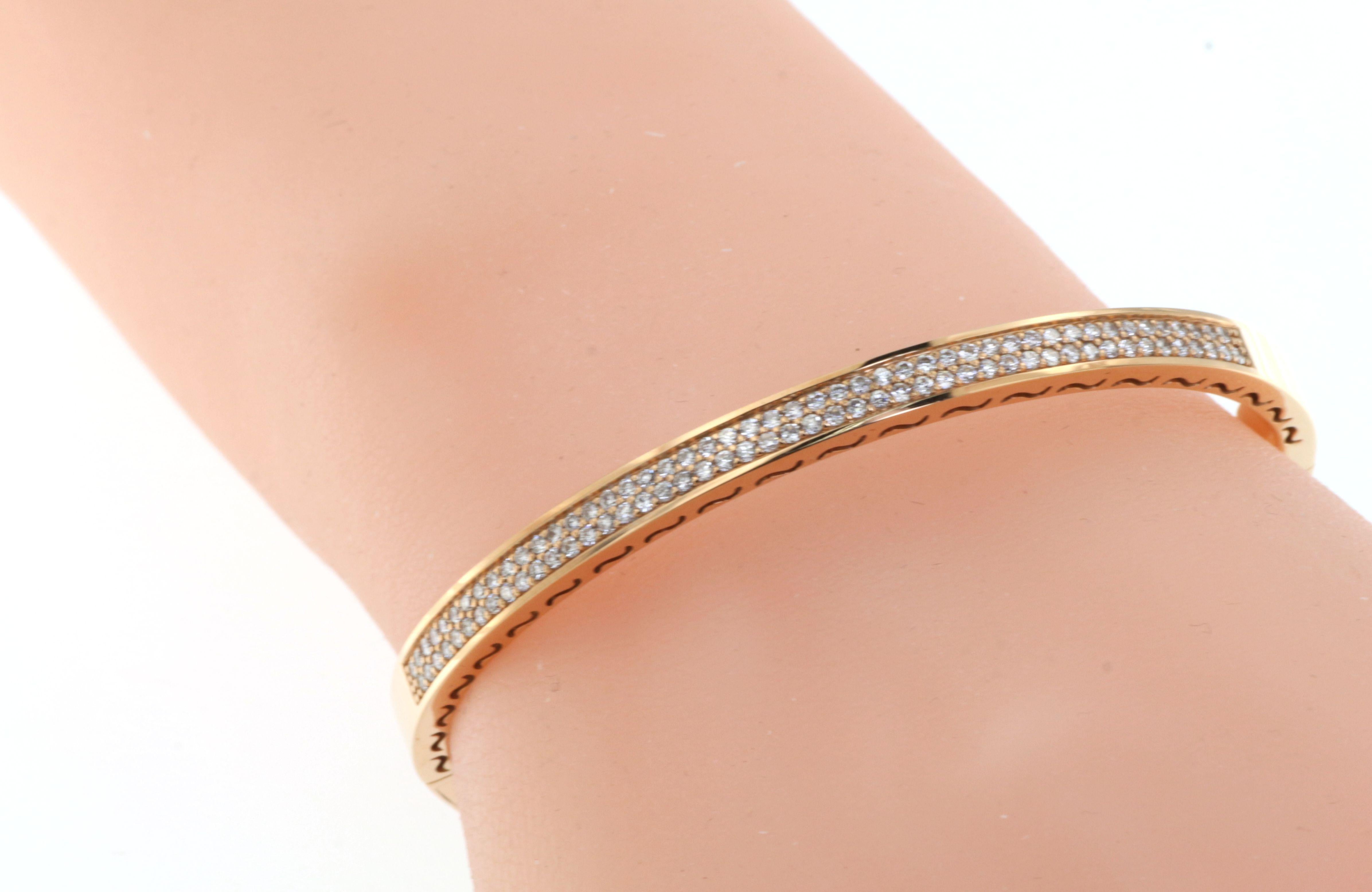 0.95 Carat Diamond Bracelet Bangle in 18 Karat Rose Gold In New Condition For Sale In Hong Kong, HK