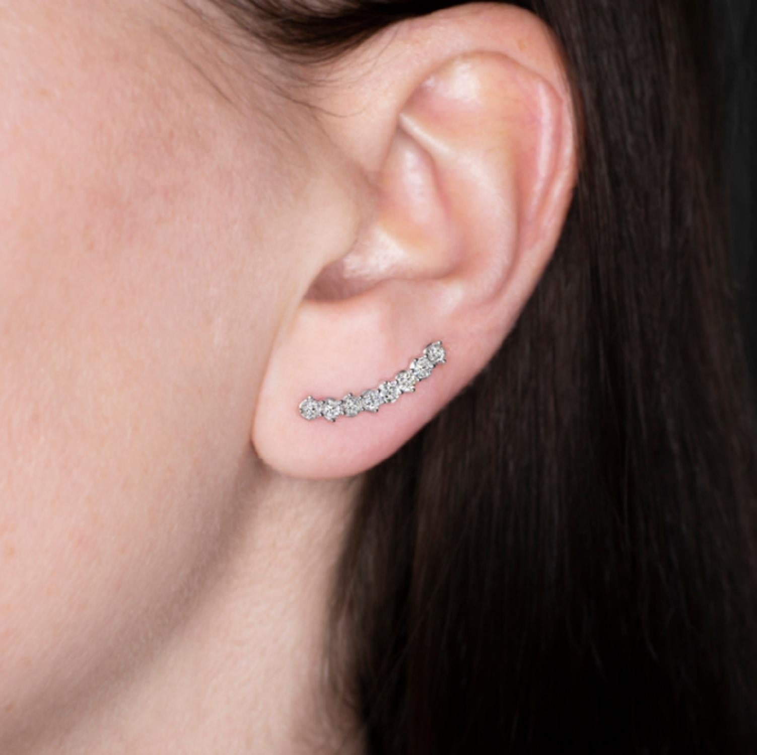 Very modern and versatile 1 carat diamond ear climber
si2 si3 clarity 100% eye clean
G/H Color

