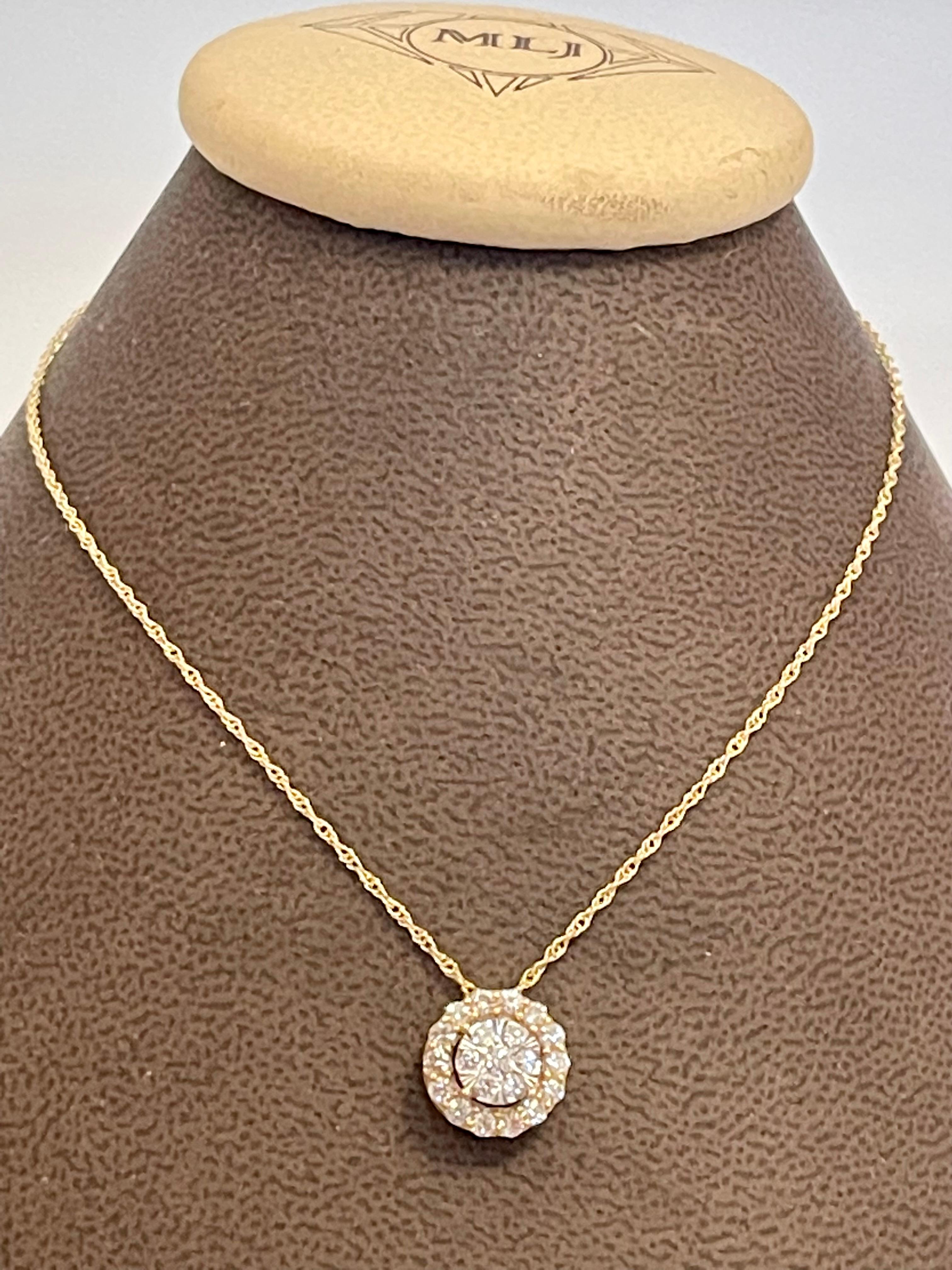 1 Carat Diamond Flower Pendant/ Necklace 14 Karat Yellow Gold with Chain In Excellent Condition In New York, NY