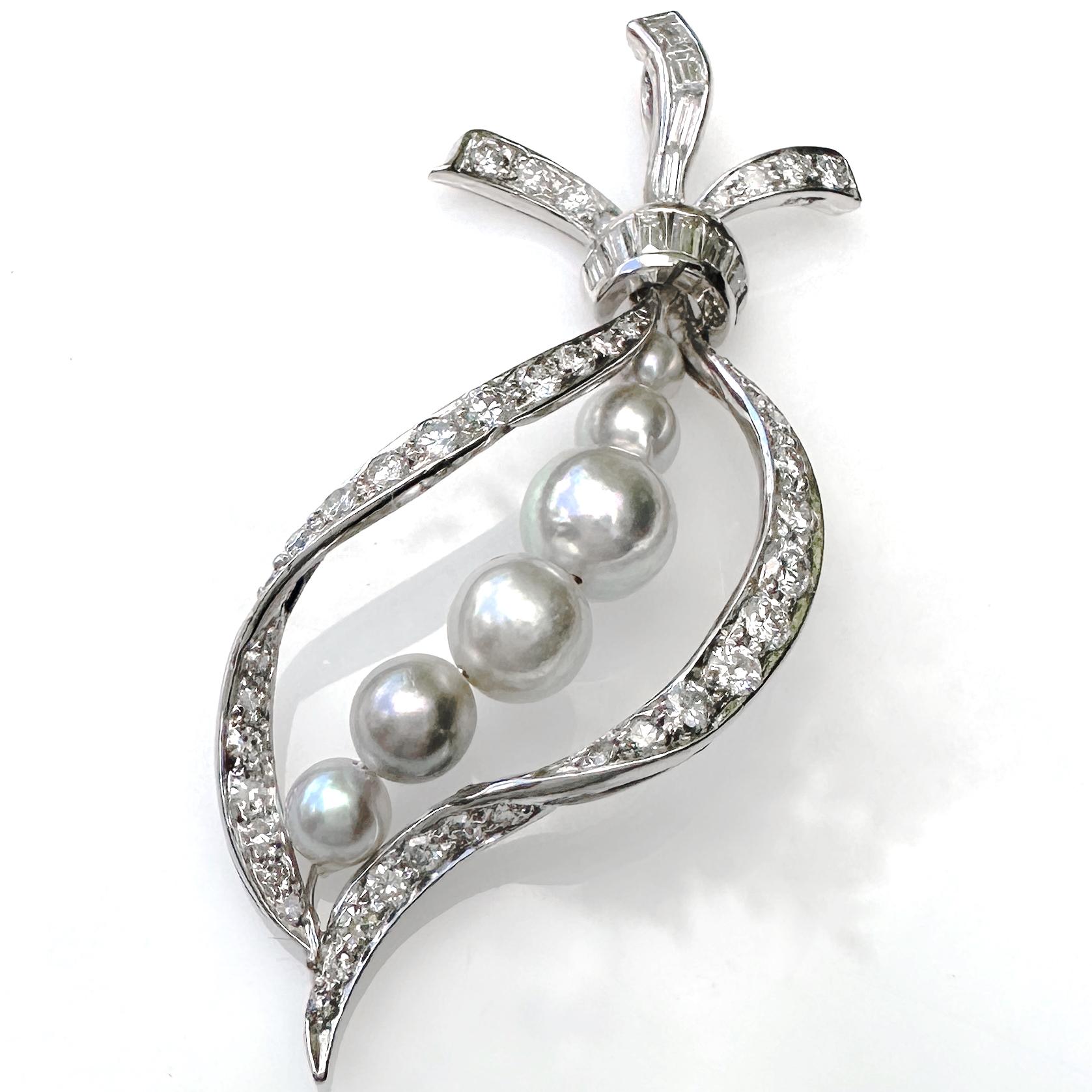 Eytan Brandes a transformé une broche en diamants des années 1960 en un pendentif saisissant et unique en son genre.  À l'origine, le centre du pendentif était une 