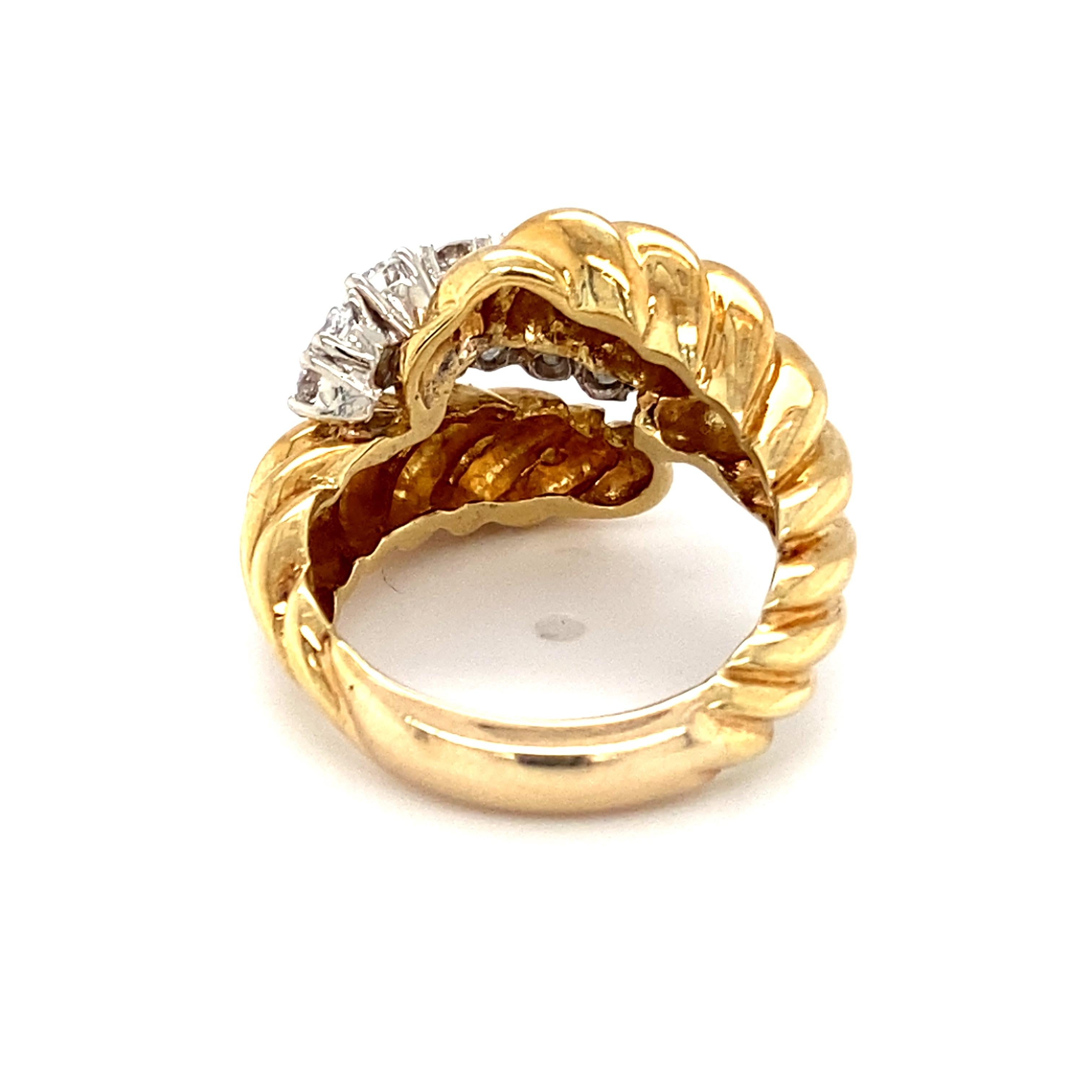 Modern 1 Carat Diamond Ring in 18 Karat Two-Tone Gold For Sale