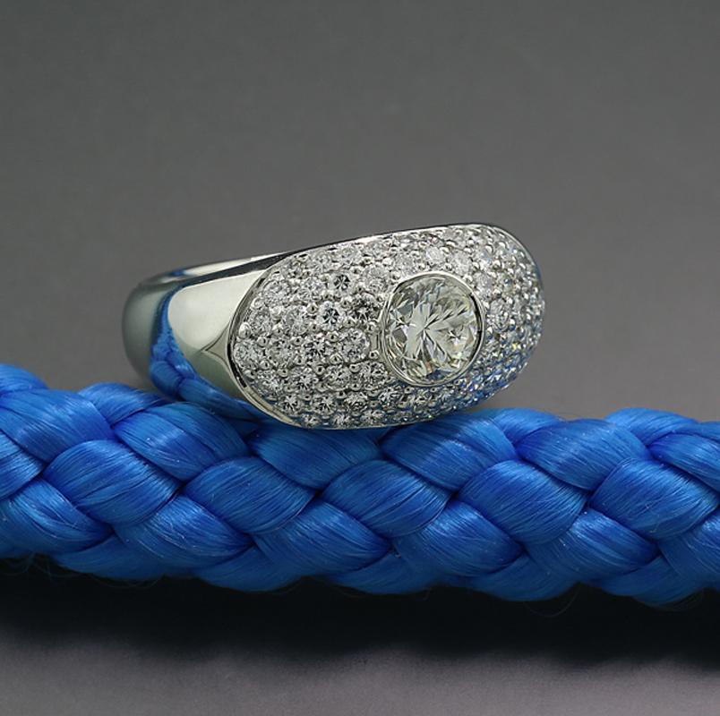 Anillo solitario de diamantes talla brillante y diamantes de 1,22 quilates 900 Platino Contemporáneo en venta