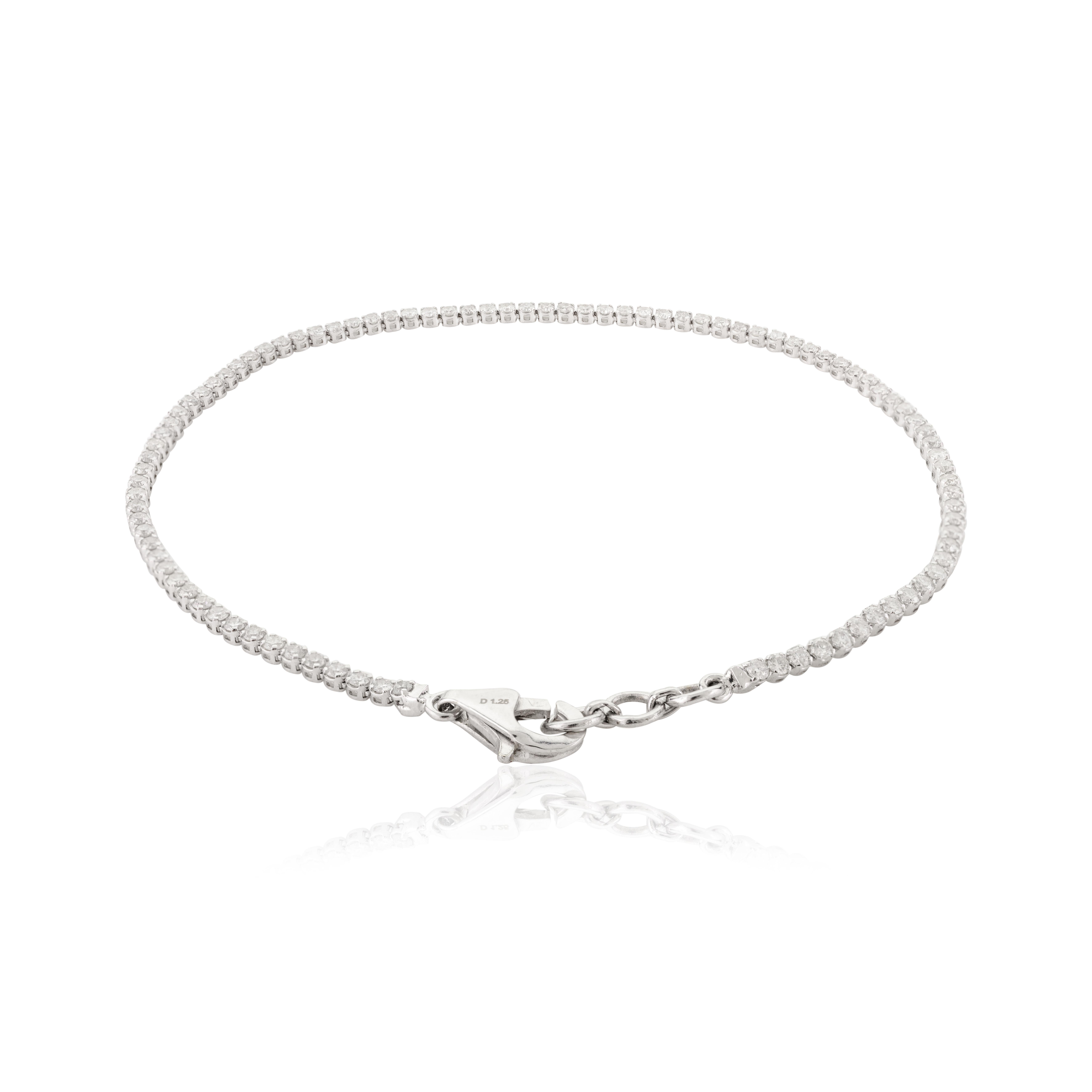 Bracciale impilabile con diamanti da 1 carato Regalo per la fidanzata in oro bianco massiccio 18 carati In condizioni Nuovo in vendita a New York, NY