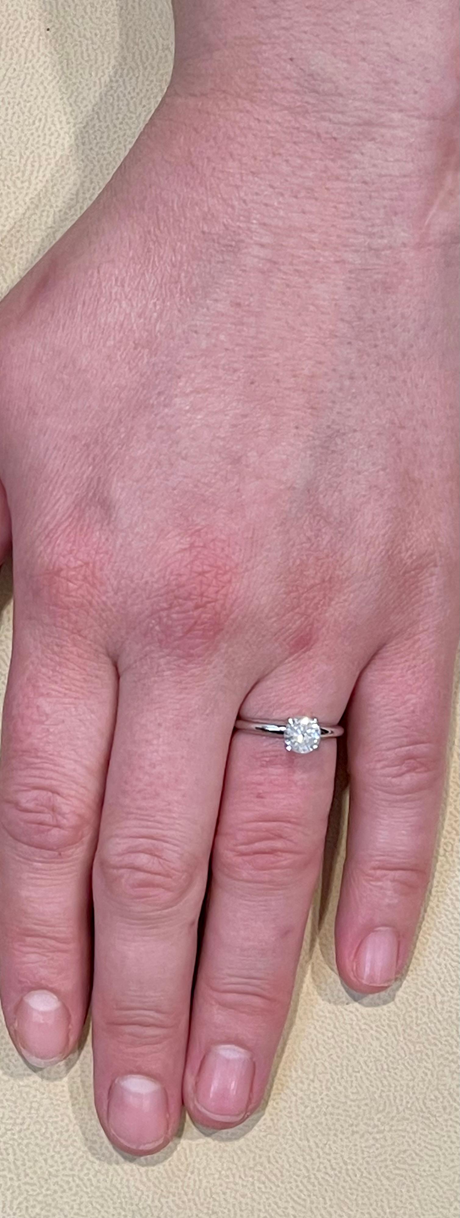 1 Karat Diamant Traditioneller Verlobungsring aus 14 Karat Weißgold (Rundschliff) im Angebot