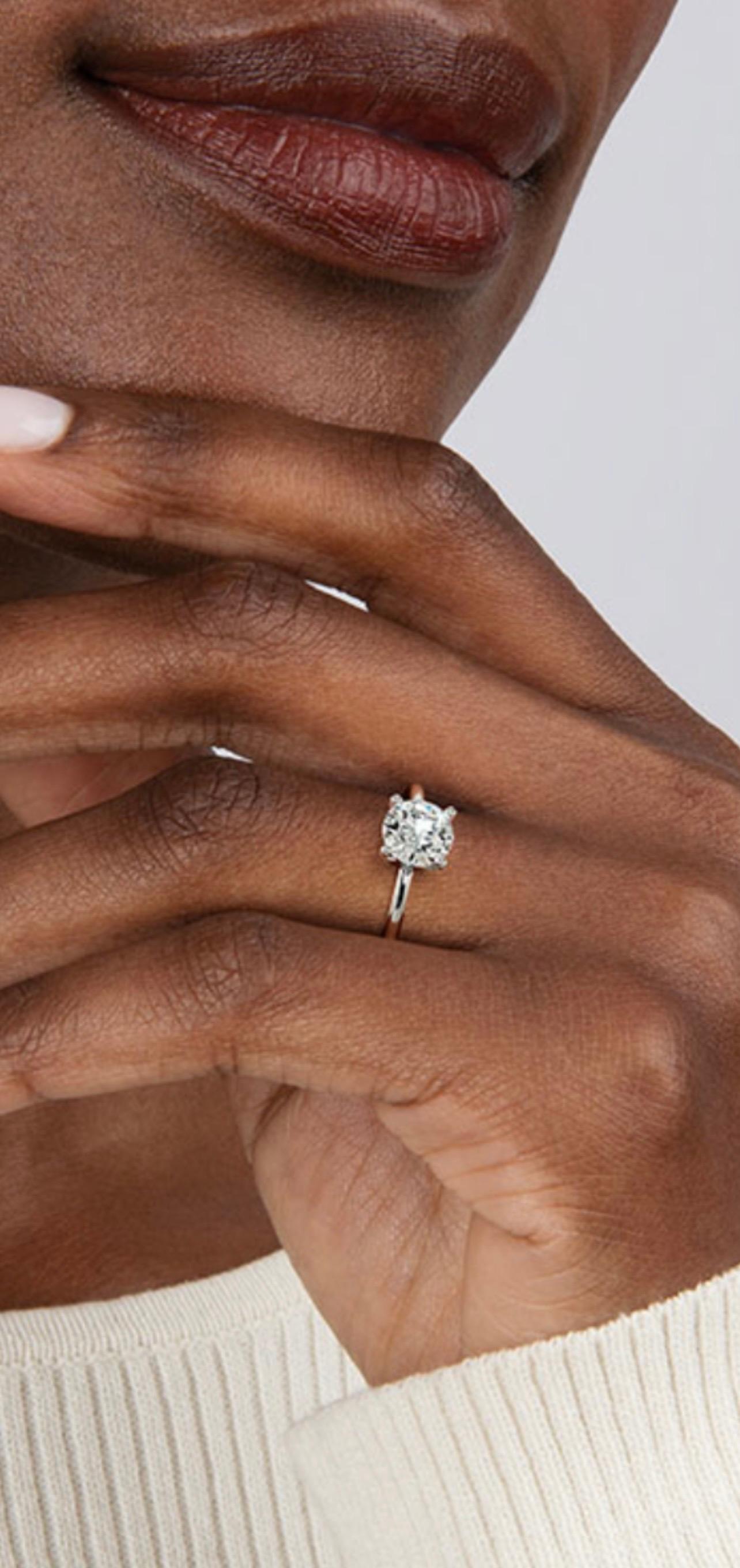 Women's 1 Carat Diamond Traditional Engagement Ring 14 Karat White Gold For Sale
