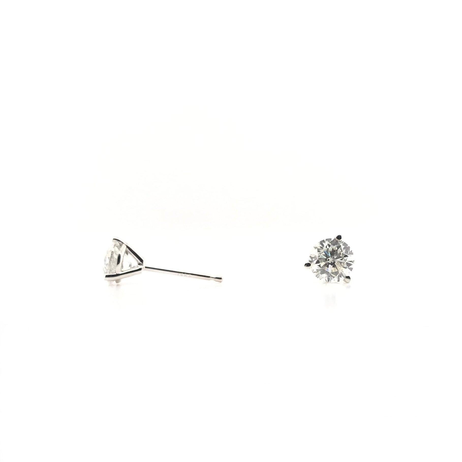 1 Carat DTW Diamond Stud Earrings In New Condition For Sale In Montgomery, AL