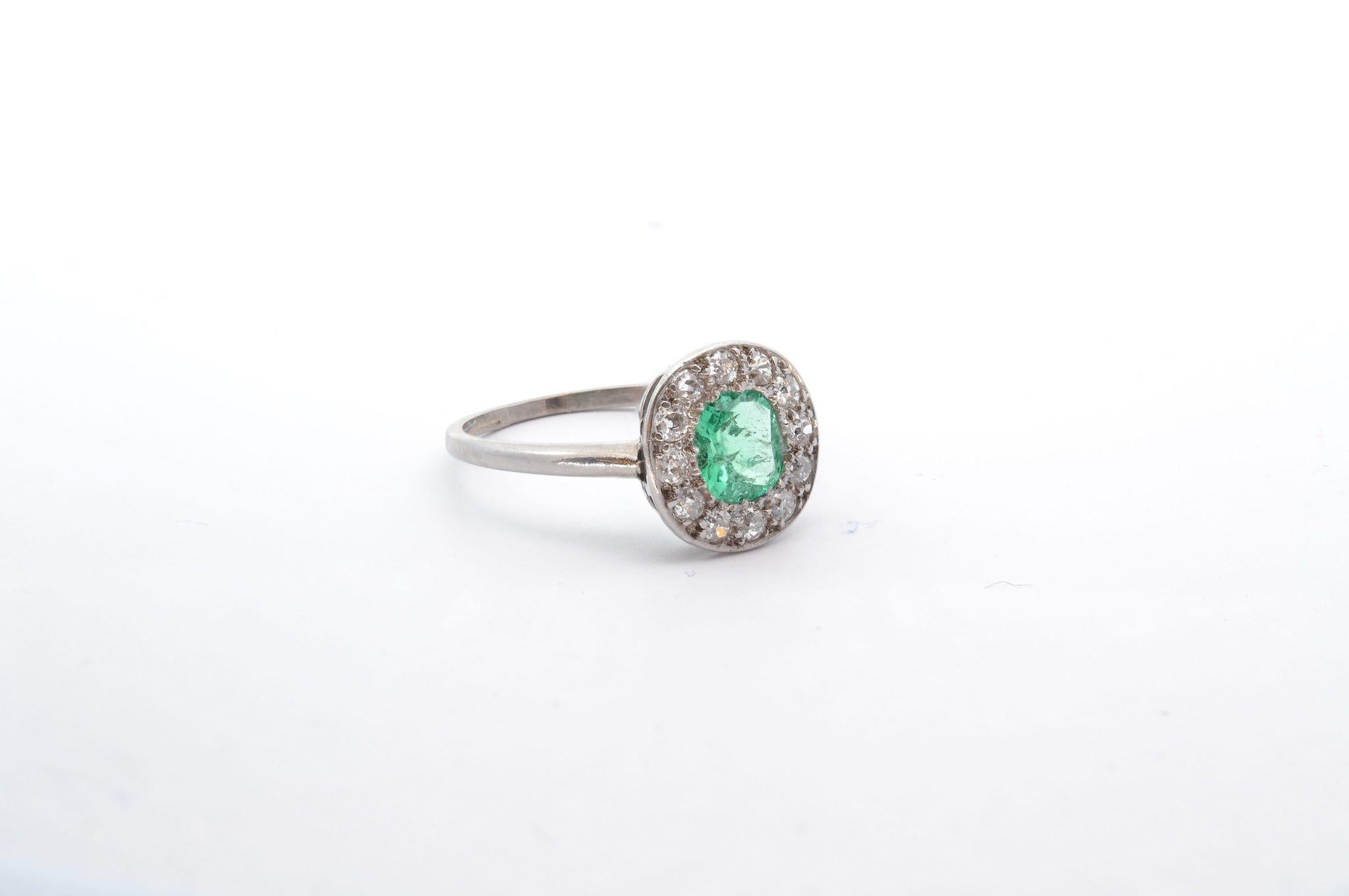 Art Deco  1 carat emerald and 12 diamonds ring from 1920 For Sale