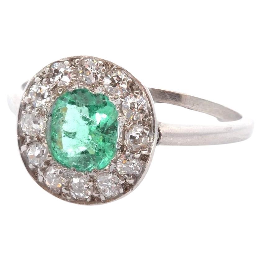 1 carat emerald and 12 diamonds ring from 1920 For Sale