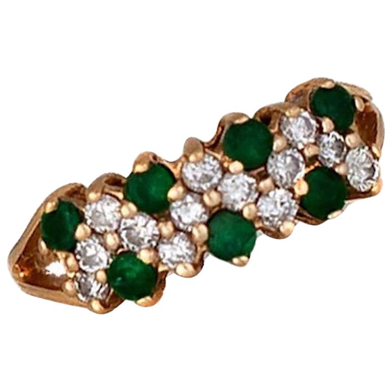 1 Carat Emerald and Diamond Ring Set in 14 Carat Gold For Sale