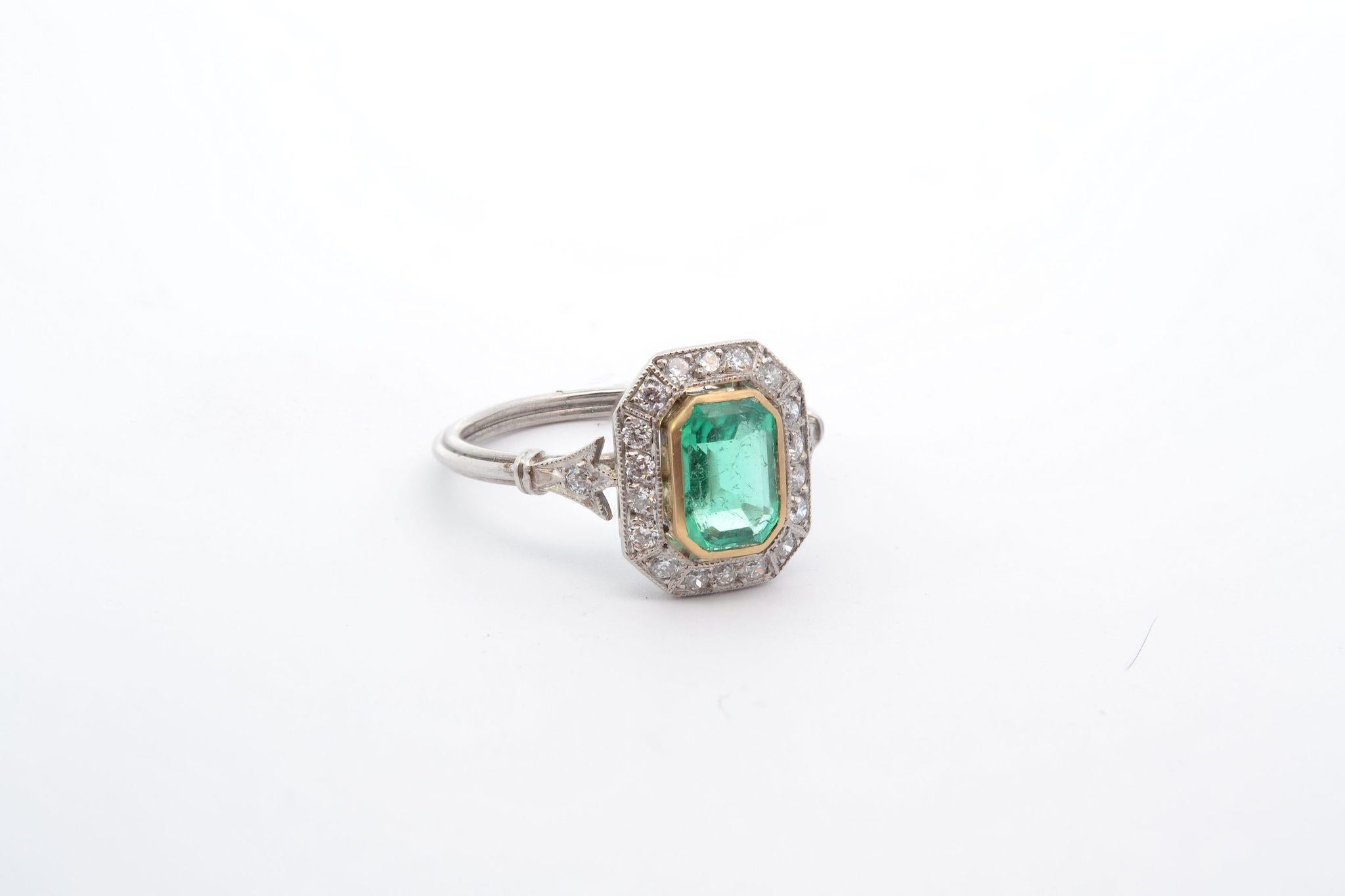 Art Deco 1 carat emerald and diamonds ring For Sale