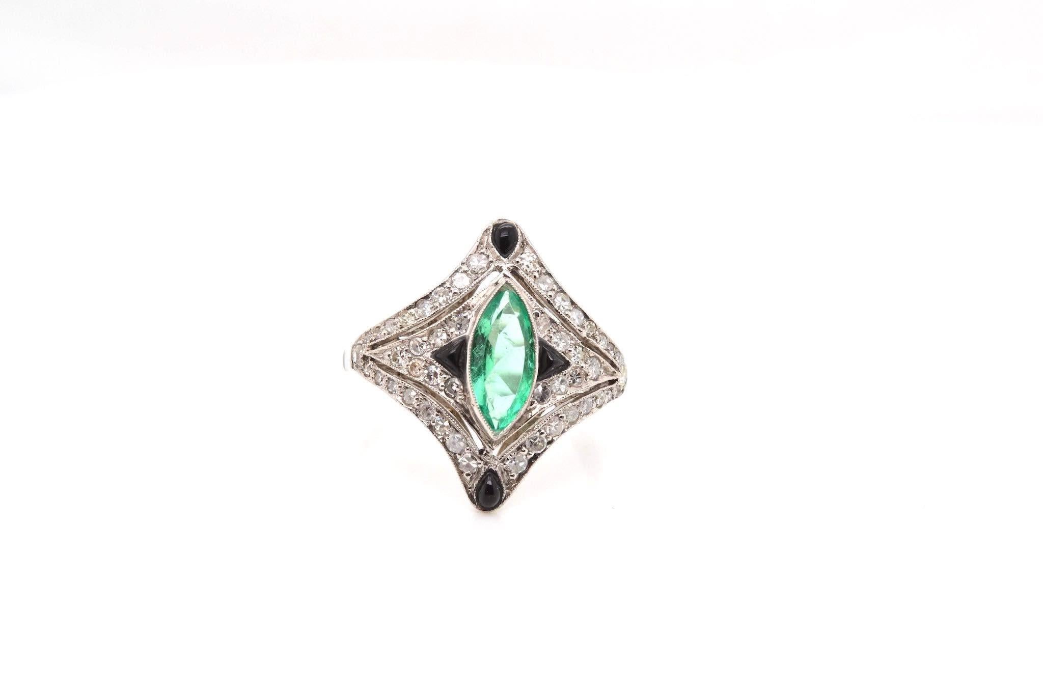 Stones: 1 emerald of 1 ct and diamond surround 1.20ct
Dimensions: 2.4cm x 2.1cm
Material: Platinum
Weight: 4.8g
Finger size: 56 (free sizing)
Certificate
Ref. : 24962