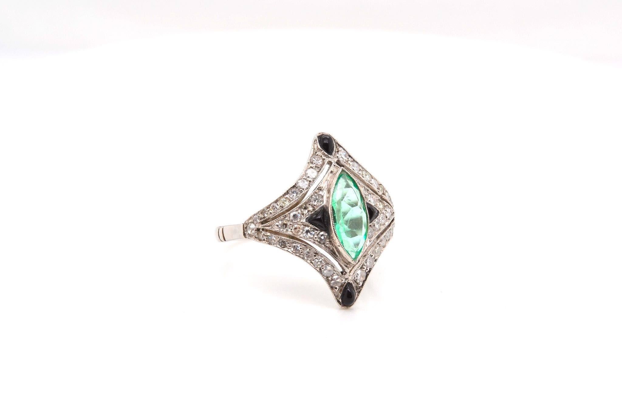 Art Deco 1 carat emerald and diamonds ring in platinum For Sale