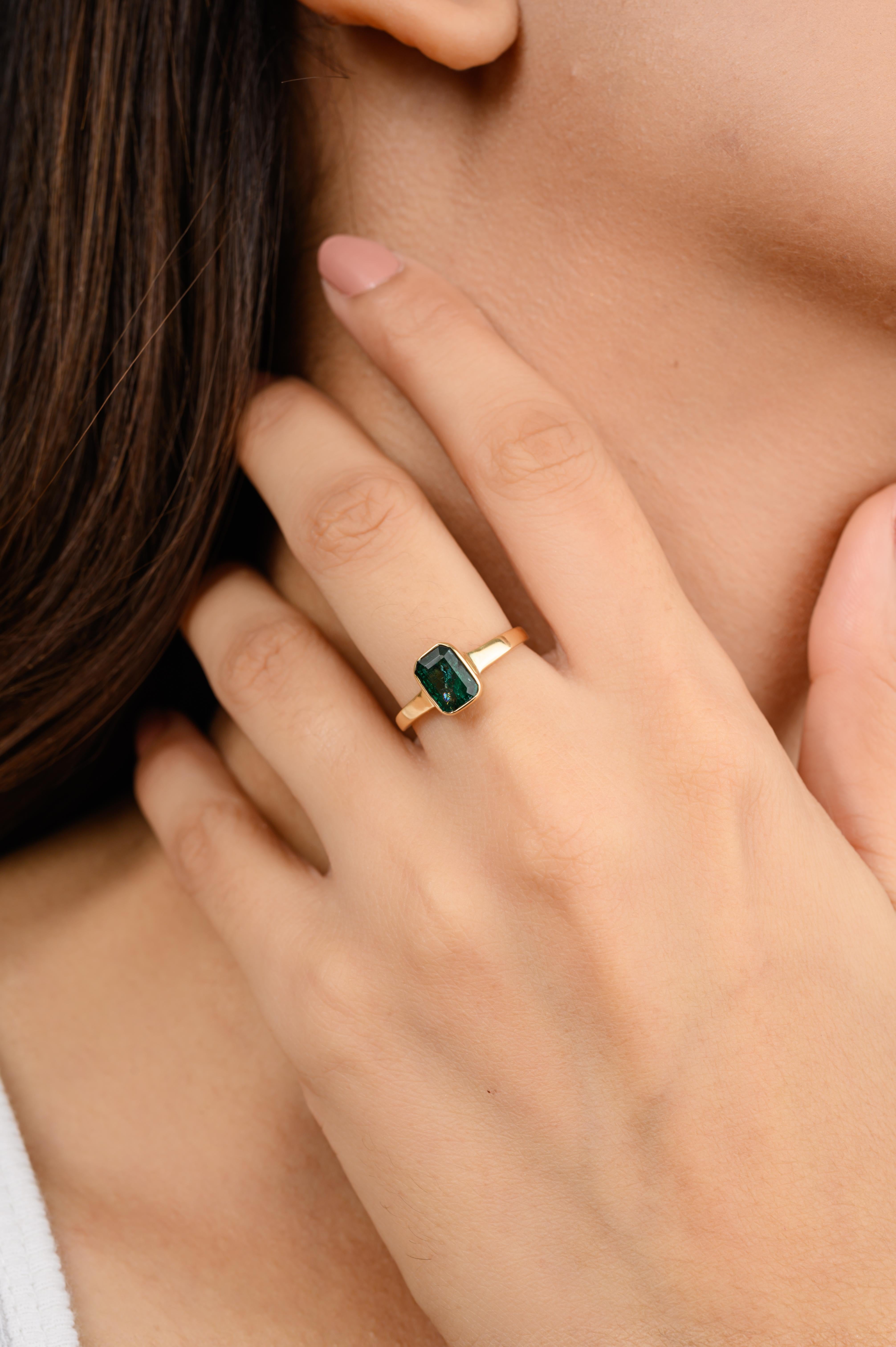 En vente :  Bague solitaire unisexe en or jaune massif 18 carats avec émeraude de 1 carat 2