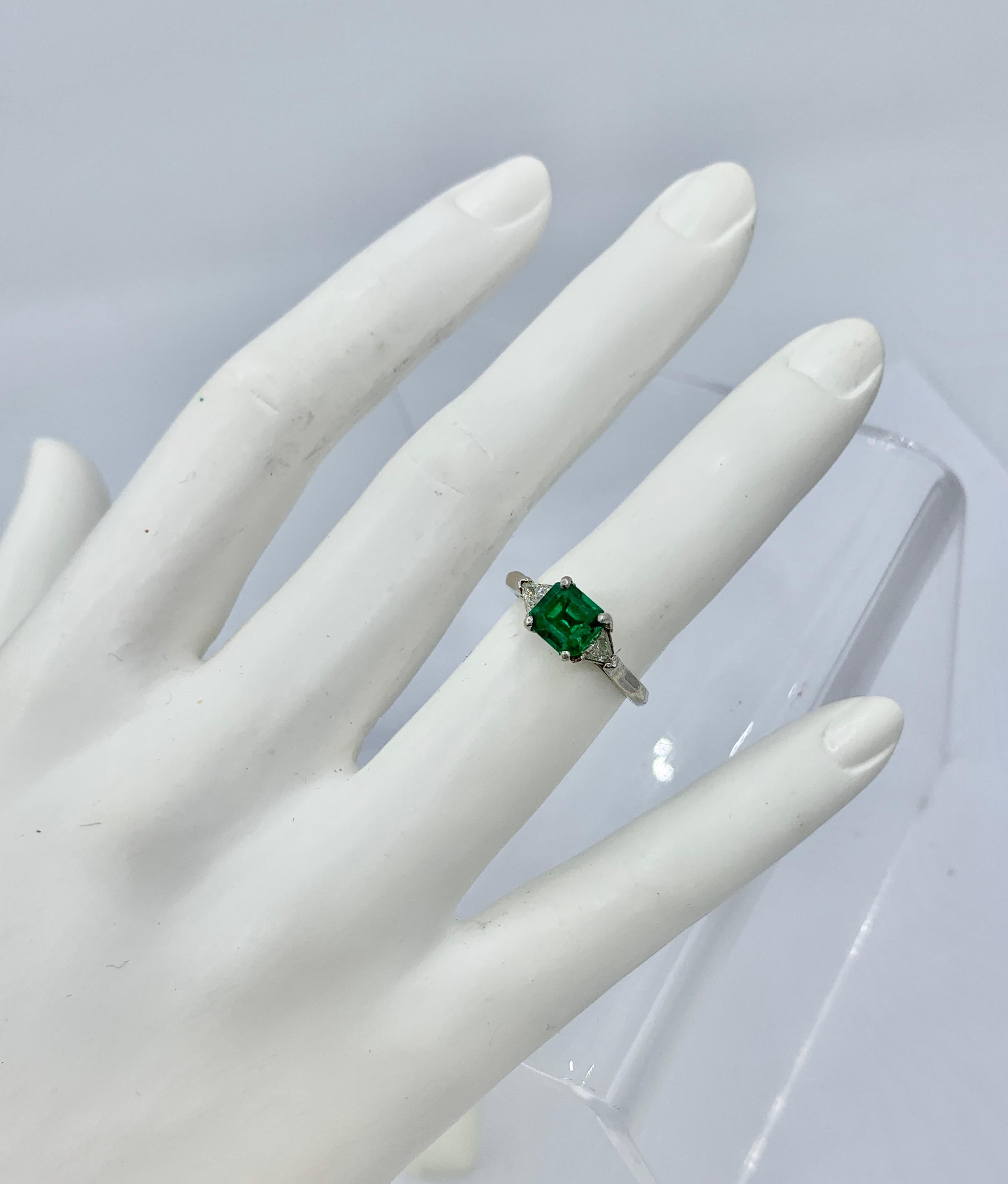 Contemporary 1 Carat Emerald Trillion Cut Diamond Platinum Ring Antique Engagement Wedding For Sale