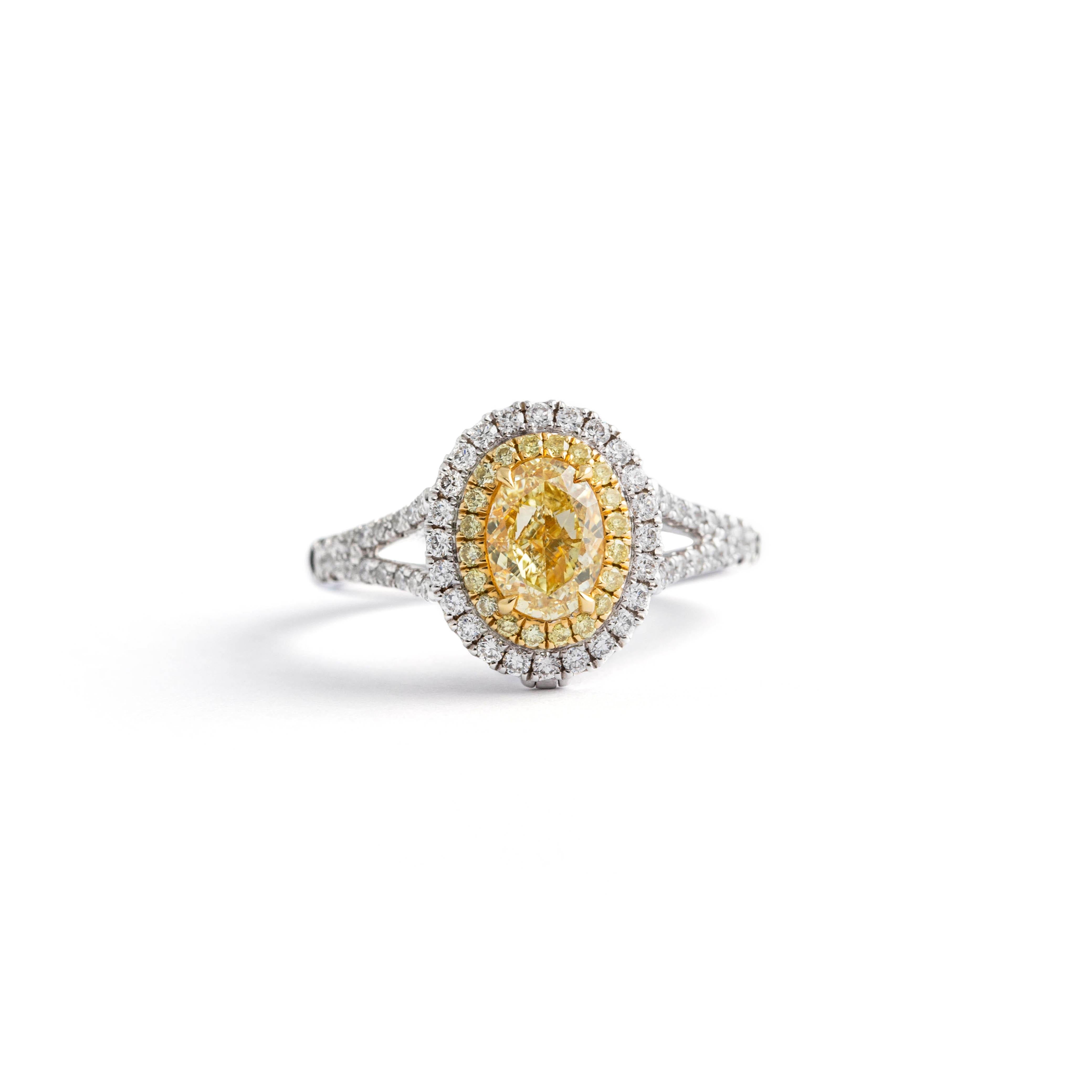 Oval Natural Diamond Center 1.00 carat. GIA certificate. Fancy Yellow, SI1 clarity. 
18K Gold Ring convertible Pendant.
Round white diamond x 58 : 0.37 carat.
Fancy yellow small diamond x 20: 0.11 carat.

Total weight: 5.08 grams.