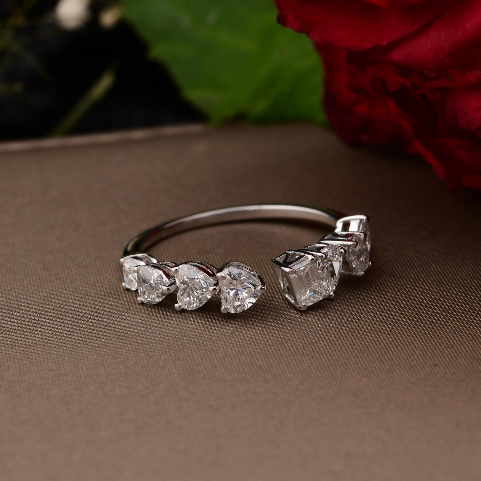 1 Carat Heart Emerald Cut Diamond Cuff Ring 18 Karat White Gold Handmade Jewelry In New Condition For Sale In Diera, Dubai