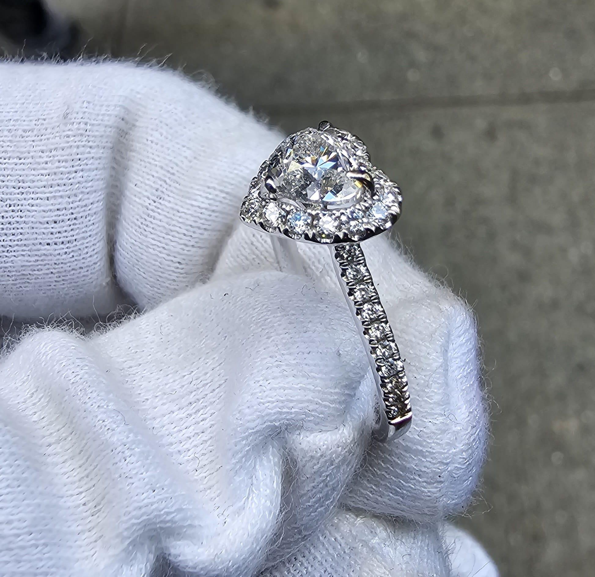 1 Carat Heart Shape Diamond Engagement Ring GIA Certified E VVS2 For Sale 2