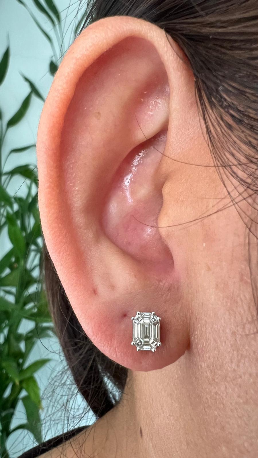 1 Carat Look Illusion Diamond Stud Earrings – 0.74ct Total in White Gold In New Condition For Sale In Khet Bang Rak, Krung Thep Maha Nakhon