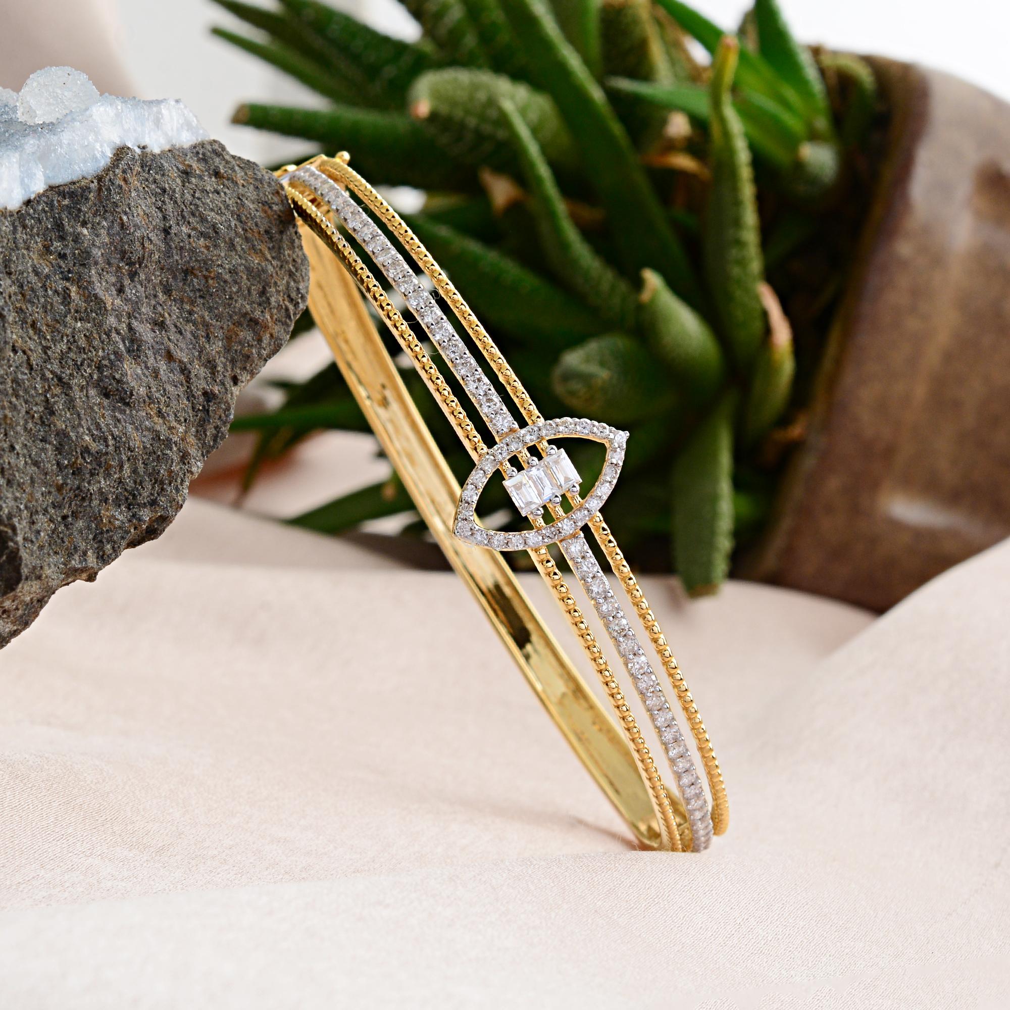 Fabriqué en or 18 carats, ce bracelet exquis est serti de 1 carat de diamants étincelants.

Suivez la vitrine de Spectrum Jewels pour découvrir la dernière collection et les pièces exclusives. Spectrum Jewels est fièrement classé parmi les meilleurs