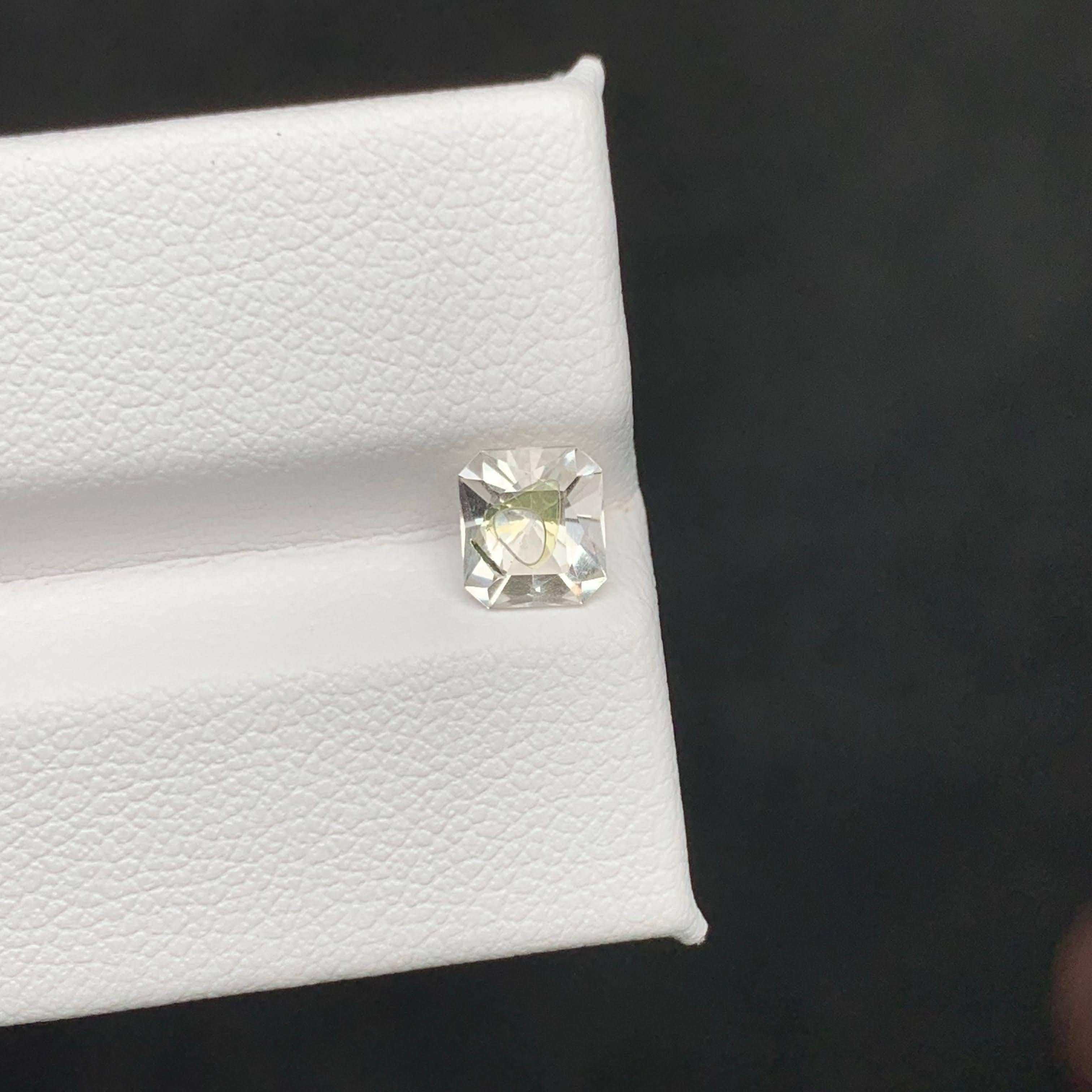 1 Carat Natural Loose Petroleum Quartz Stone Faceted Pakistani Gemstone (pierre précieuse pakistanaise à facettes) en vente 2