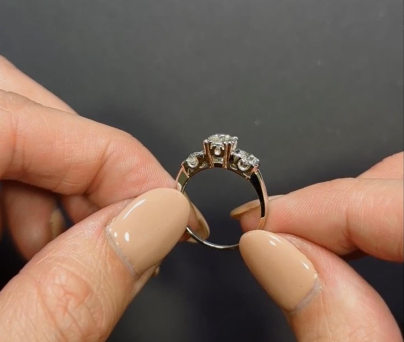 Anillo de oro blanco estilo vintage de 3 piedras con diamantes europeos antiguos de 1 quilate Corte europeo antiguo en venta