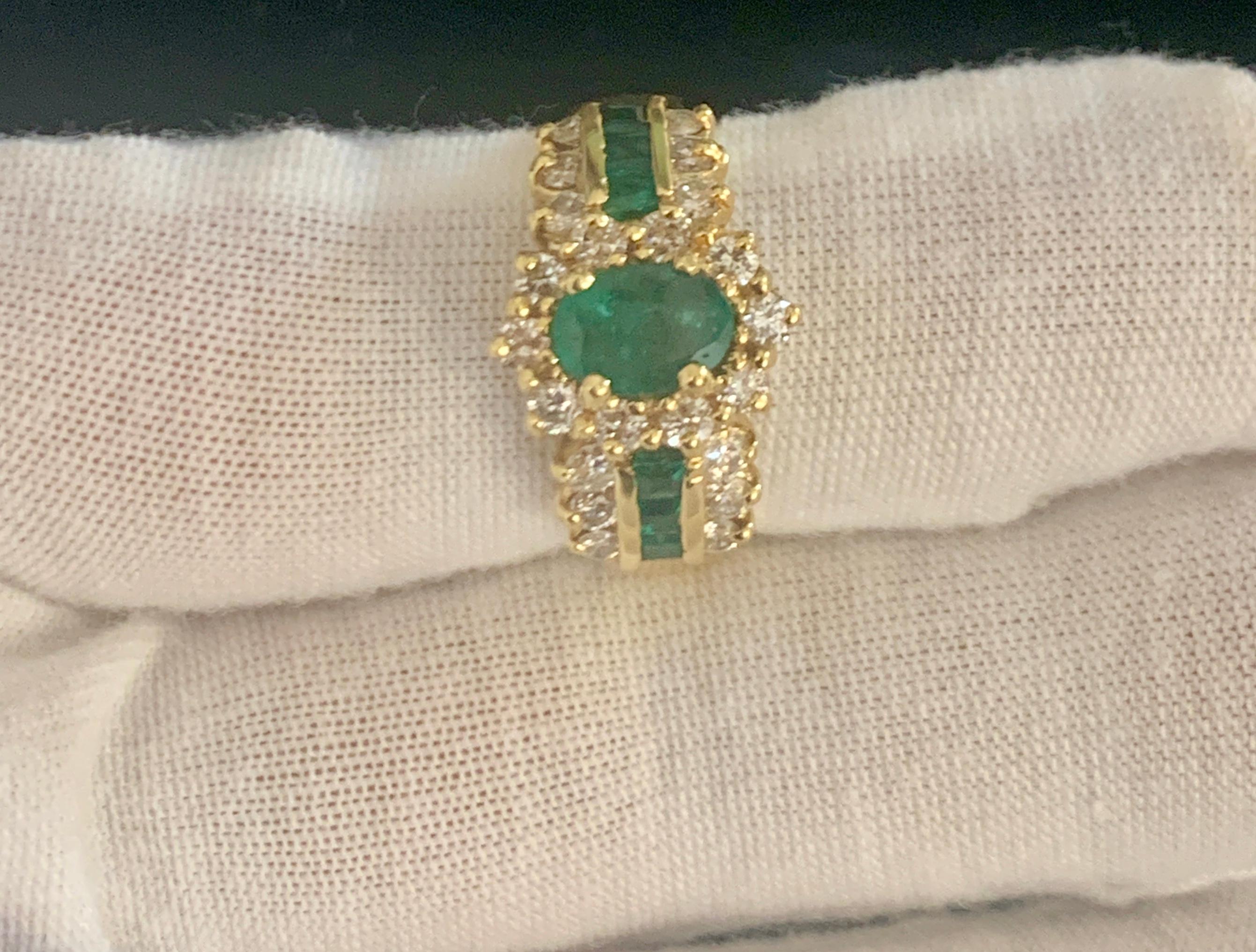1 Carat Oval Cut Emerald and 1.0 Carat Diamond Ring 18 Karat Yellow Gold For Sale 5