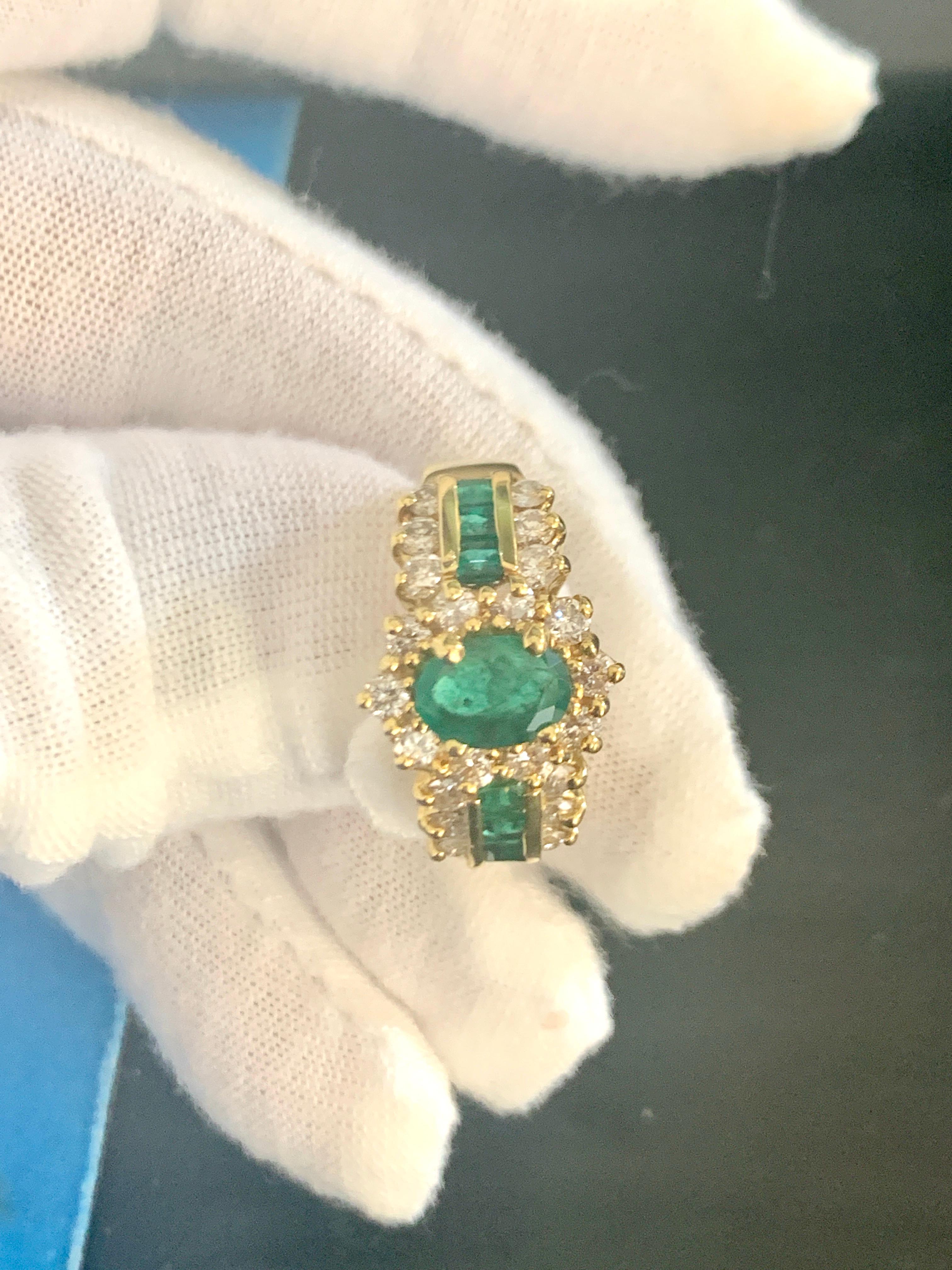 1 Carat Oval Cut Emerald and 1.0 Carat Diamond Ring 18 Karat Yellow Gold For Sale 6