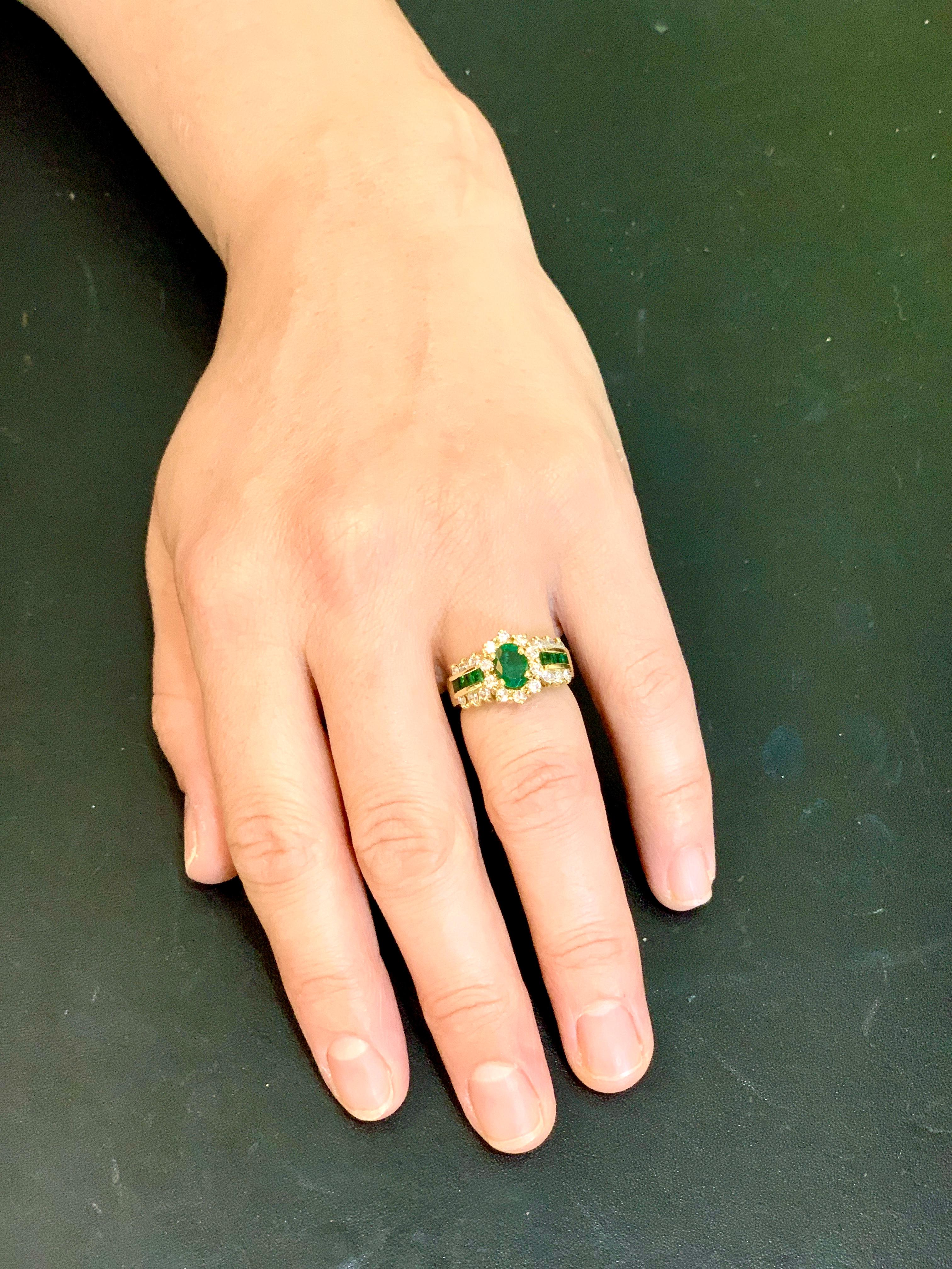 1 Carat Oval Cut Emerald and 1.0 Carat Diamond Ring 18 Karat Yellow Gold For Sale 7