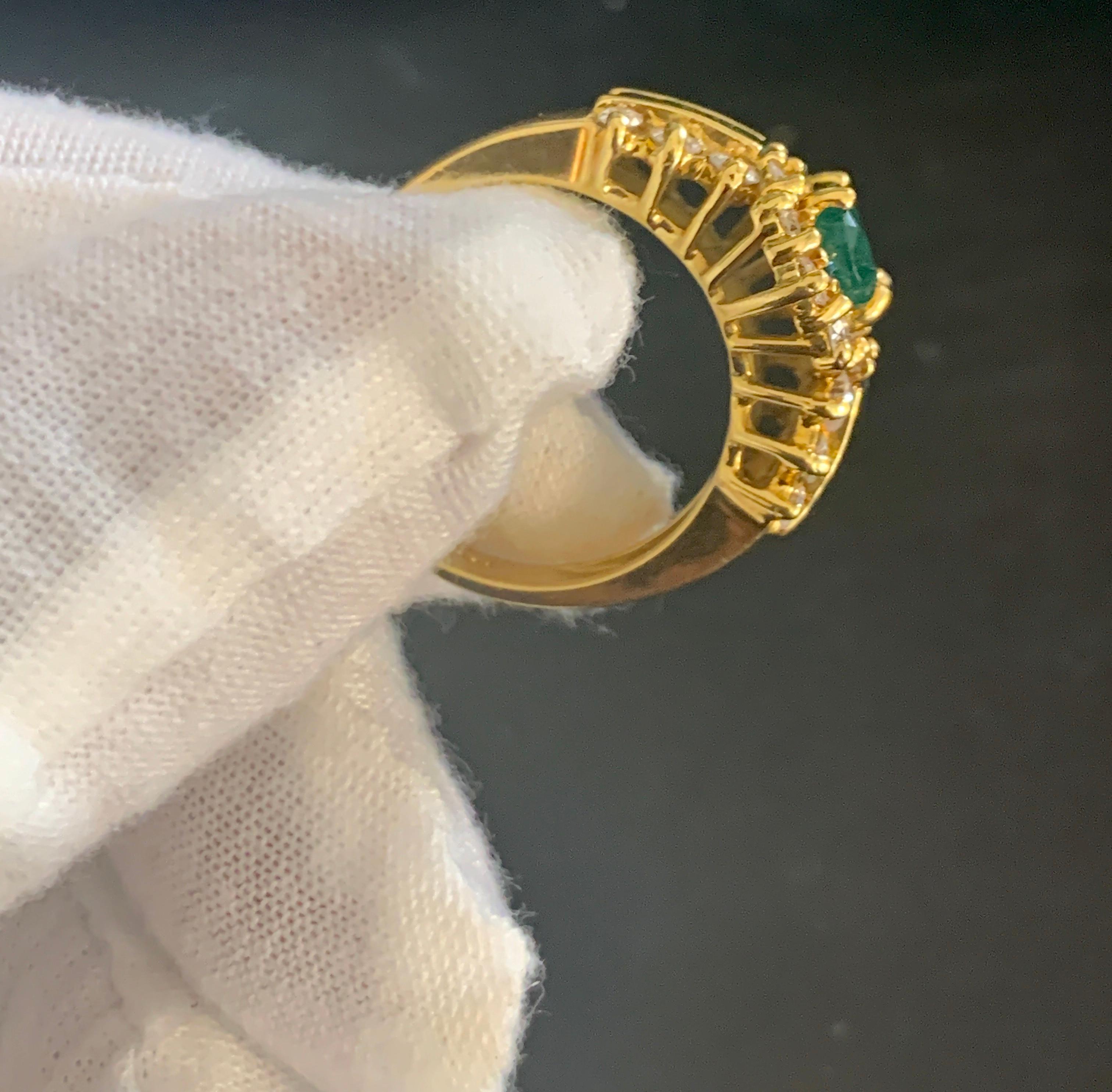 1 Carat Oval Cut Emerald and 1.0 Carat Diamond Ring 18 Karat Yellow Gold For Sale 2