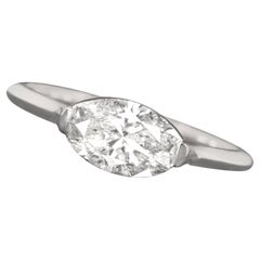 Verlobungsring aus Weißgold mit 1 Karat ovalem Diamant Ost-West-Diamant