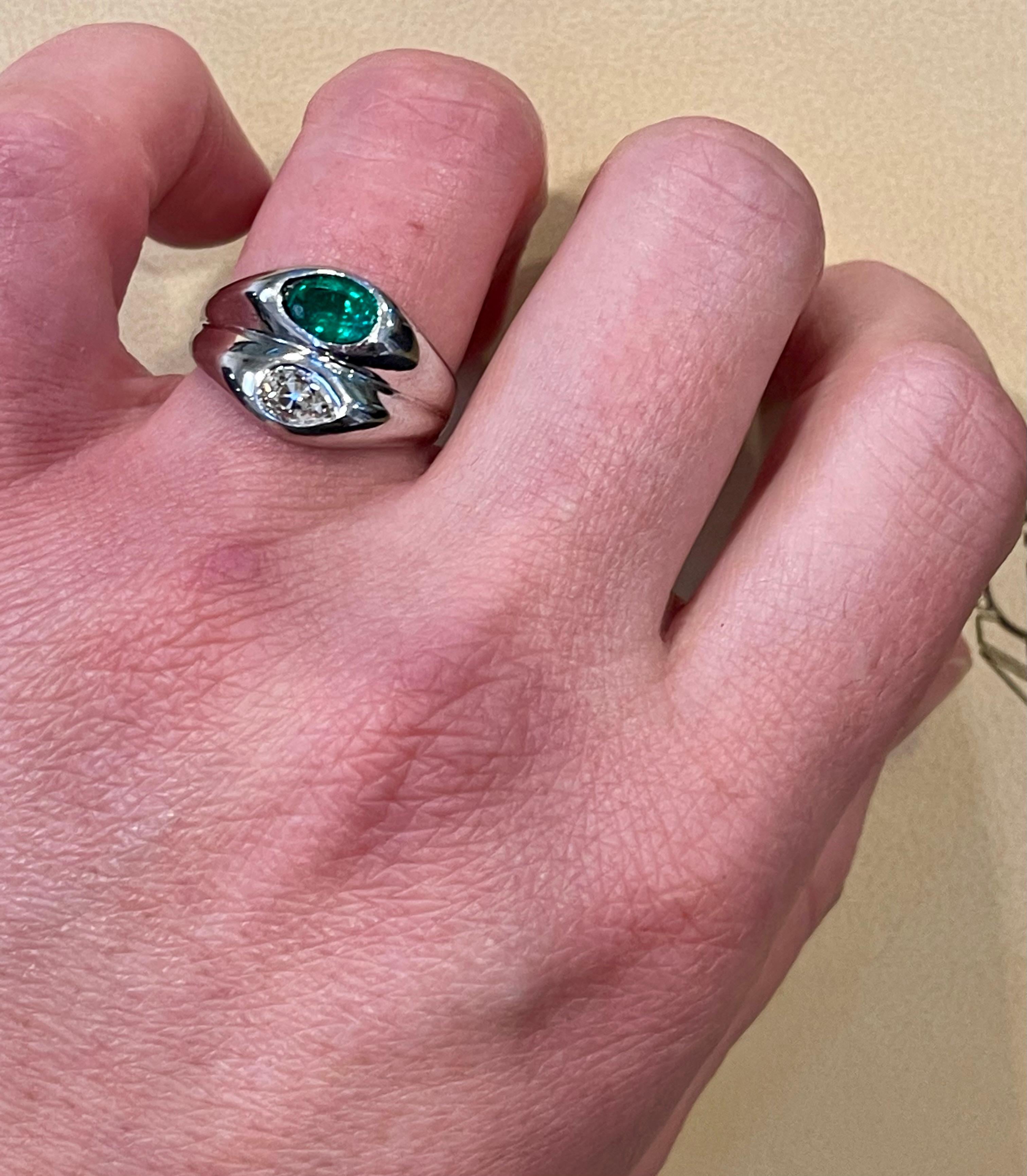 1 Carat Pear Cut Emerald and 0.8ct Diamond Ring 14 Karat White Gold 2