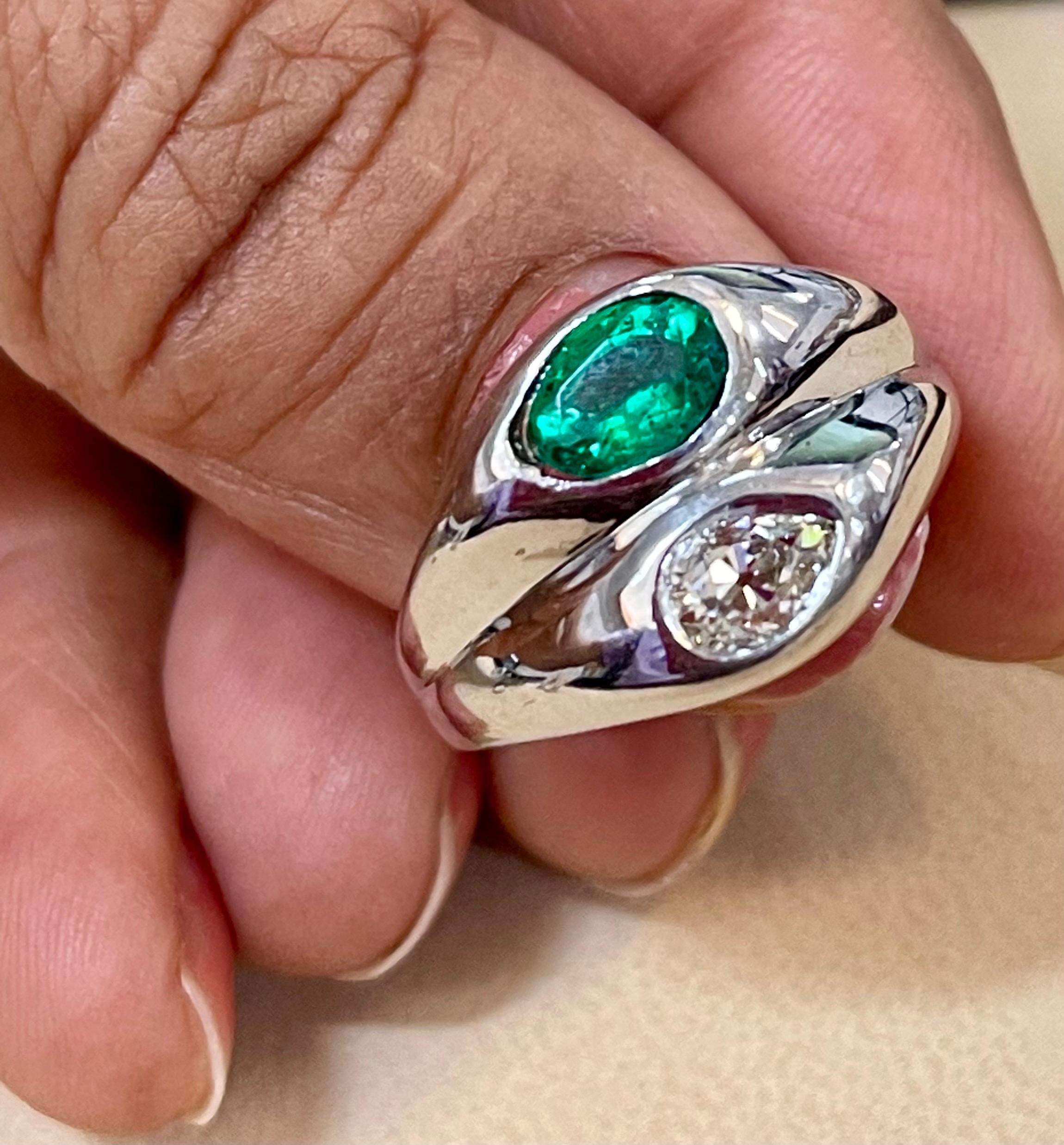 1 Carat Pear Cut Emerald and 0.8ct Diamond Ring 14 Karat White Gold 12
