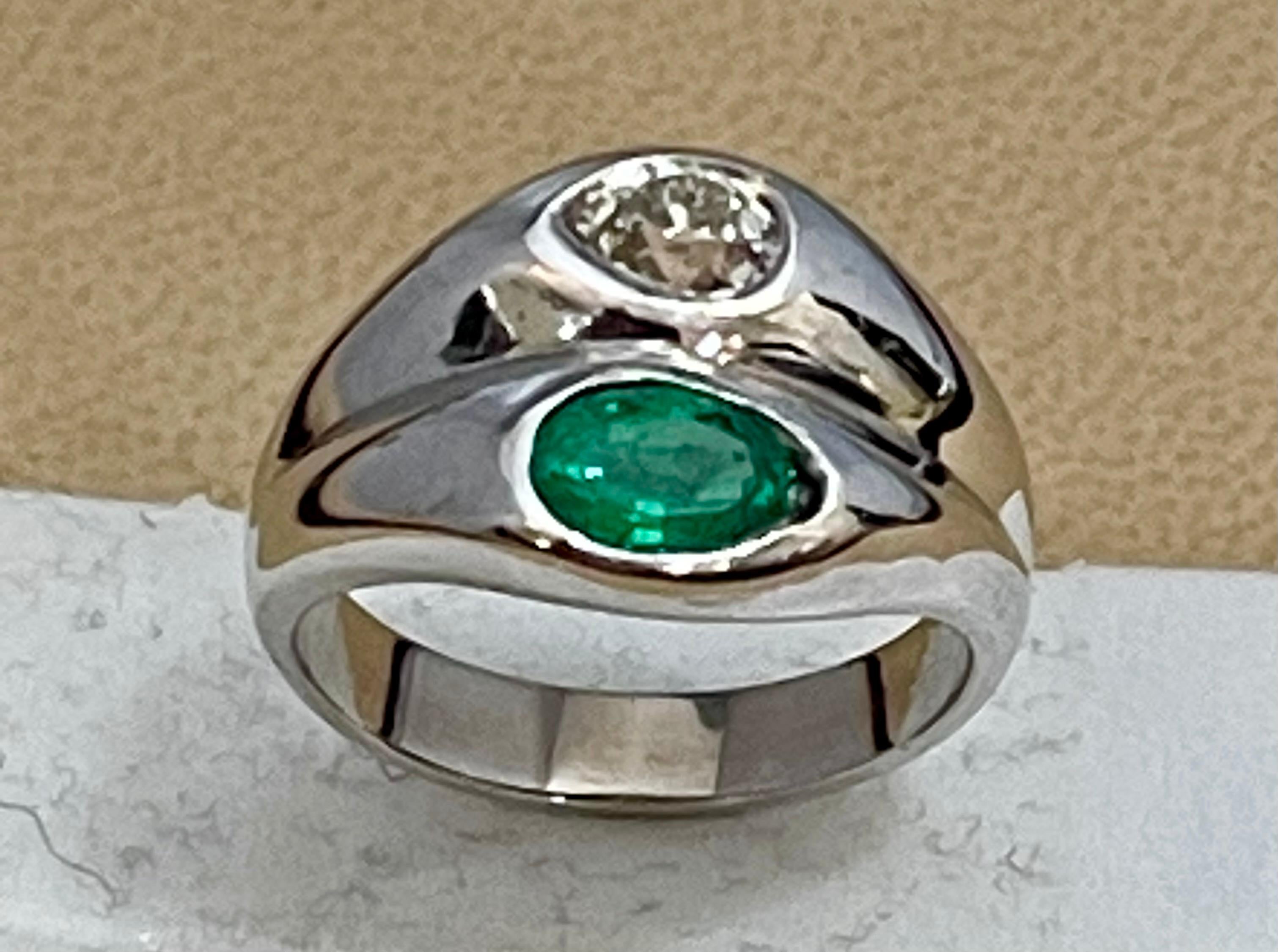 1 Carat Pear Cut Emerald and 0.8ct Diamond Ring 14 Karat White Gold 1