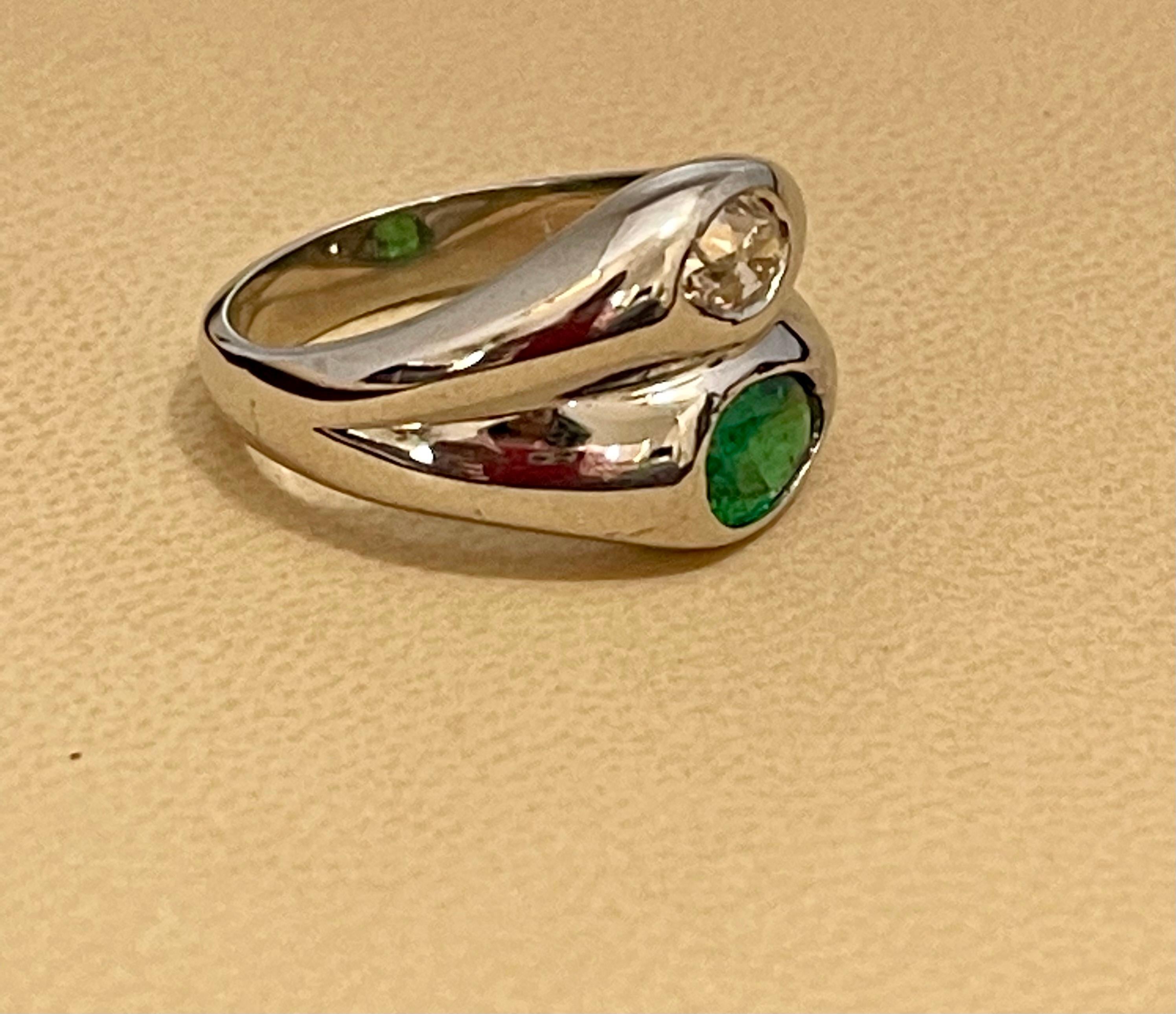 1 Carat Pear Cut Emerald and 0.8ct Diamond Ring 14 Karat White Gold 3