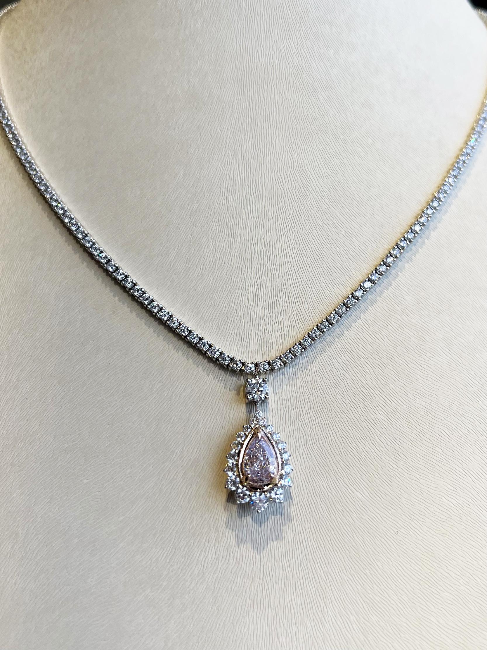 Ciondolo a forma di pera con diamante rosa naturale da 1 carato in oro 18 carati GIA. in vendita