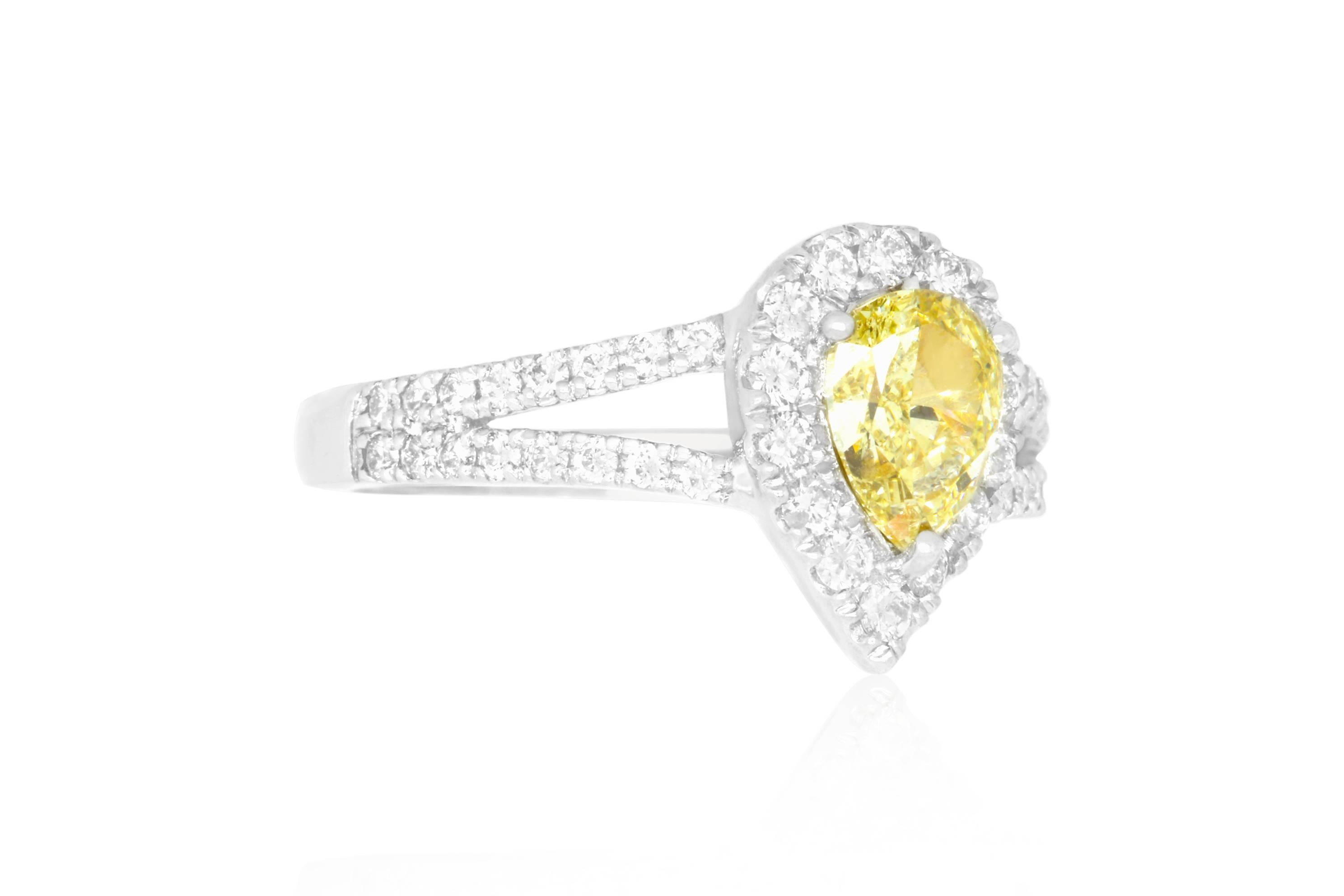 18k White Gold
Yellow Diamond: 1.00 ct.t.w
Diamond: 0.57 ct.t.w; color/clarity: HI/SI
Ring Size: Size 7. Alberto offers complimentary sizing on all rings.

Fine one-of-a kind craftsmanship meets incredible quality in this breathtaking piece of