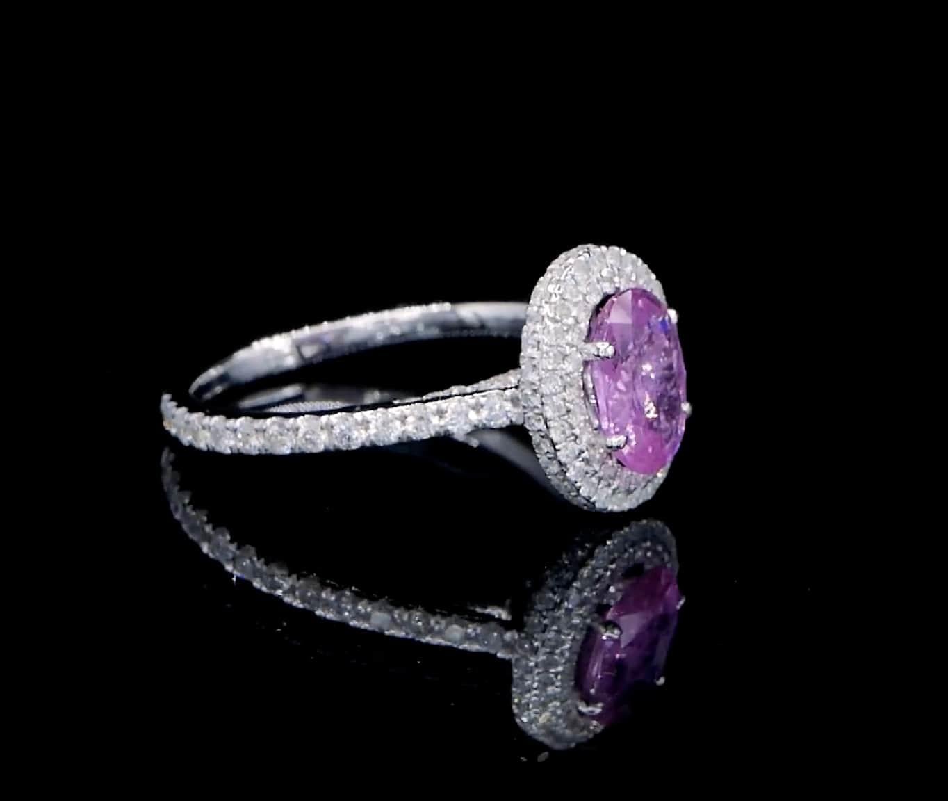 Anello aureola con diamante e zaffiro rosa da 1 carato In condizioni Nuovo in vendita a Bangkok, TH