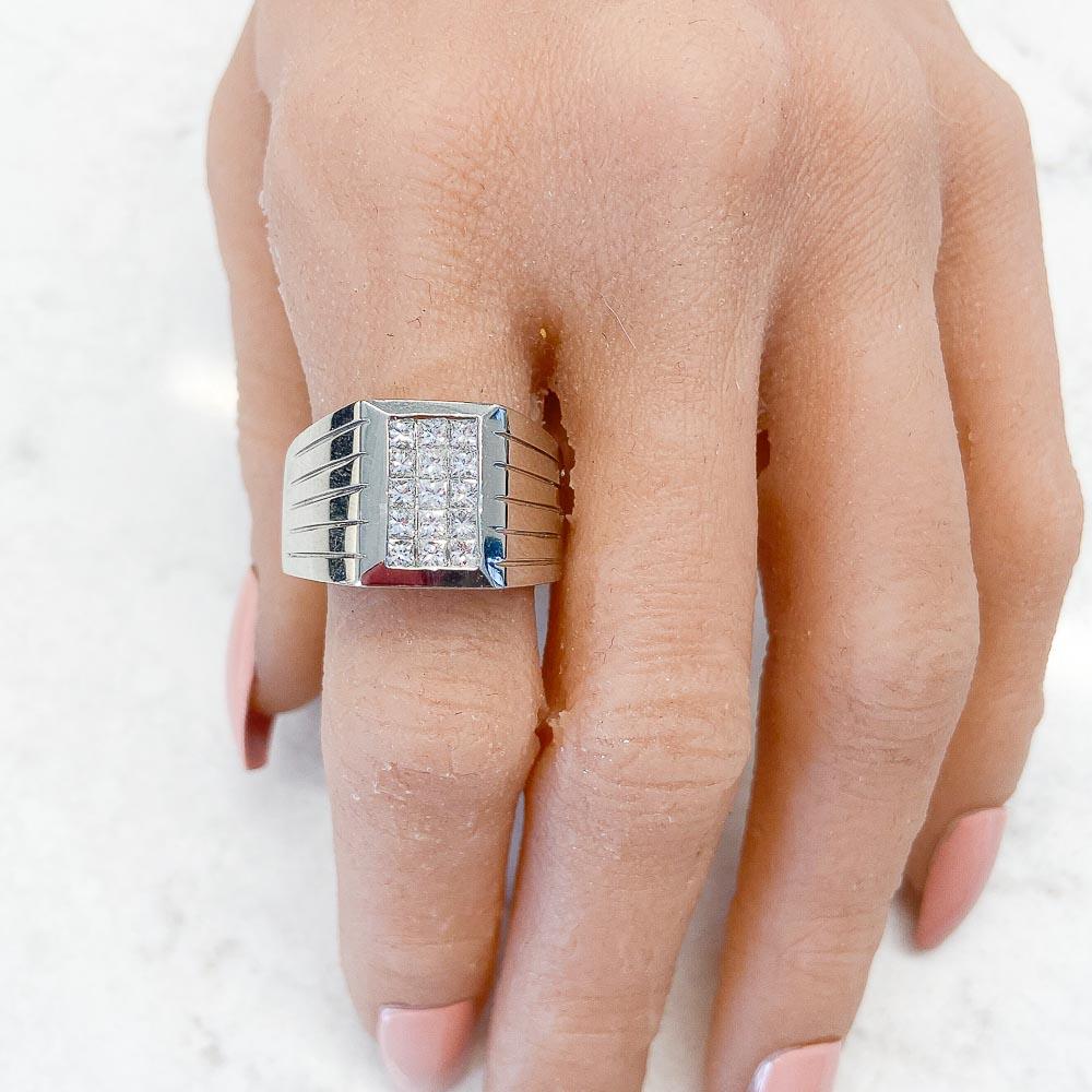 1 Carat Princess Diamond Ring in Platinum In New Condition In Chicago, IL