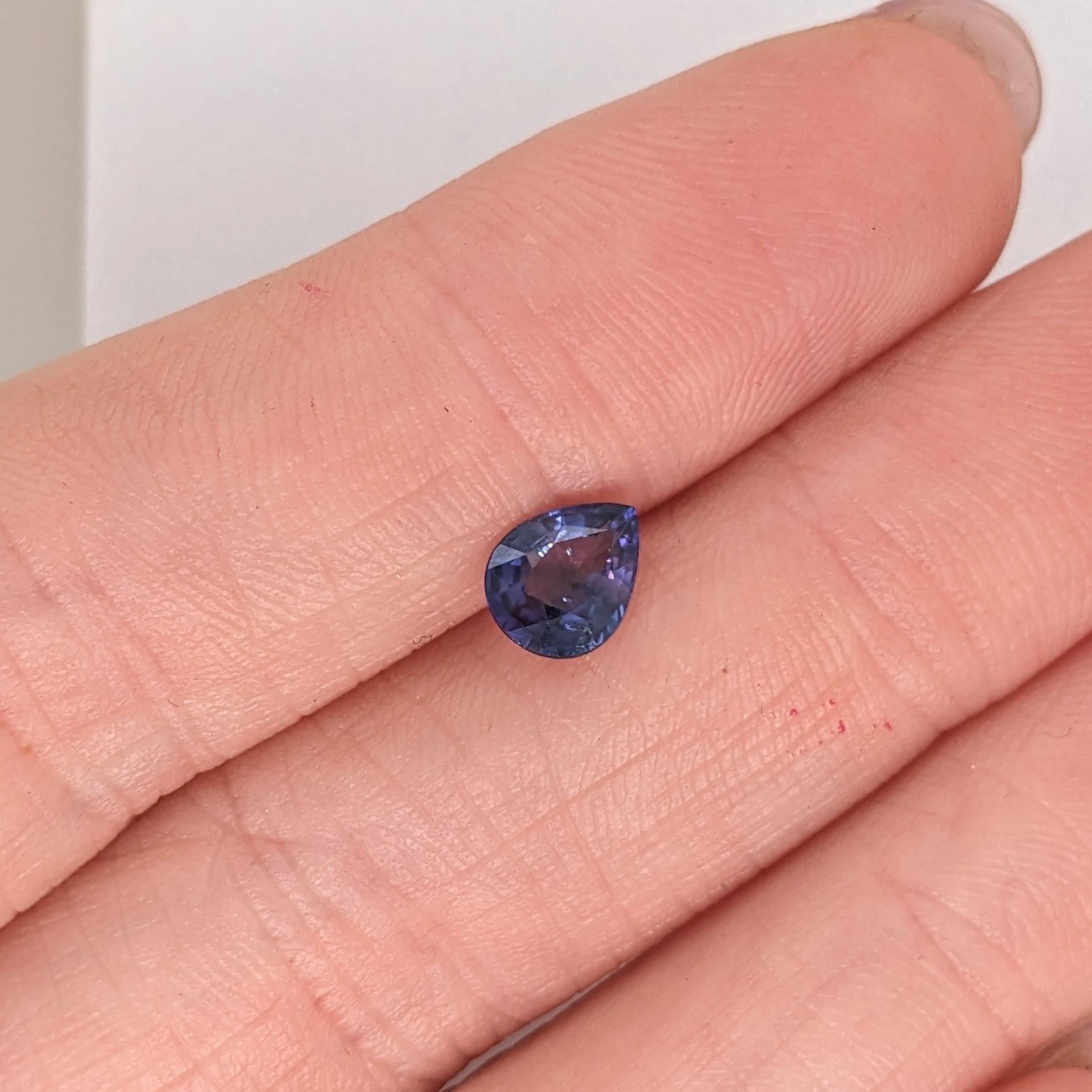 Taille poire Saphir violet de 1 carat, pierre précieuse non sertie en forme de poire, 7 x 5 mm en vente