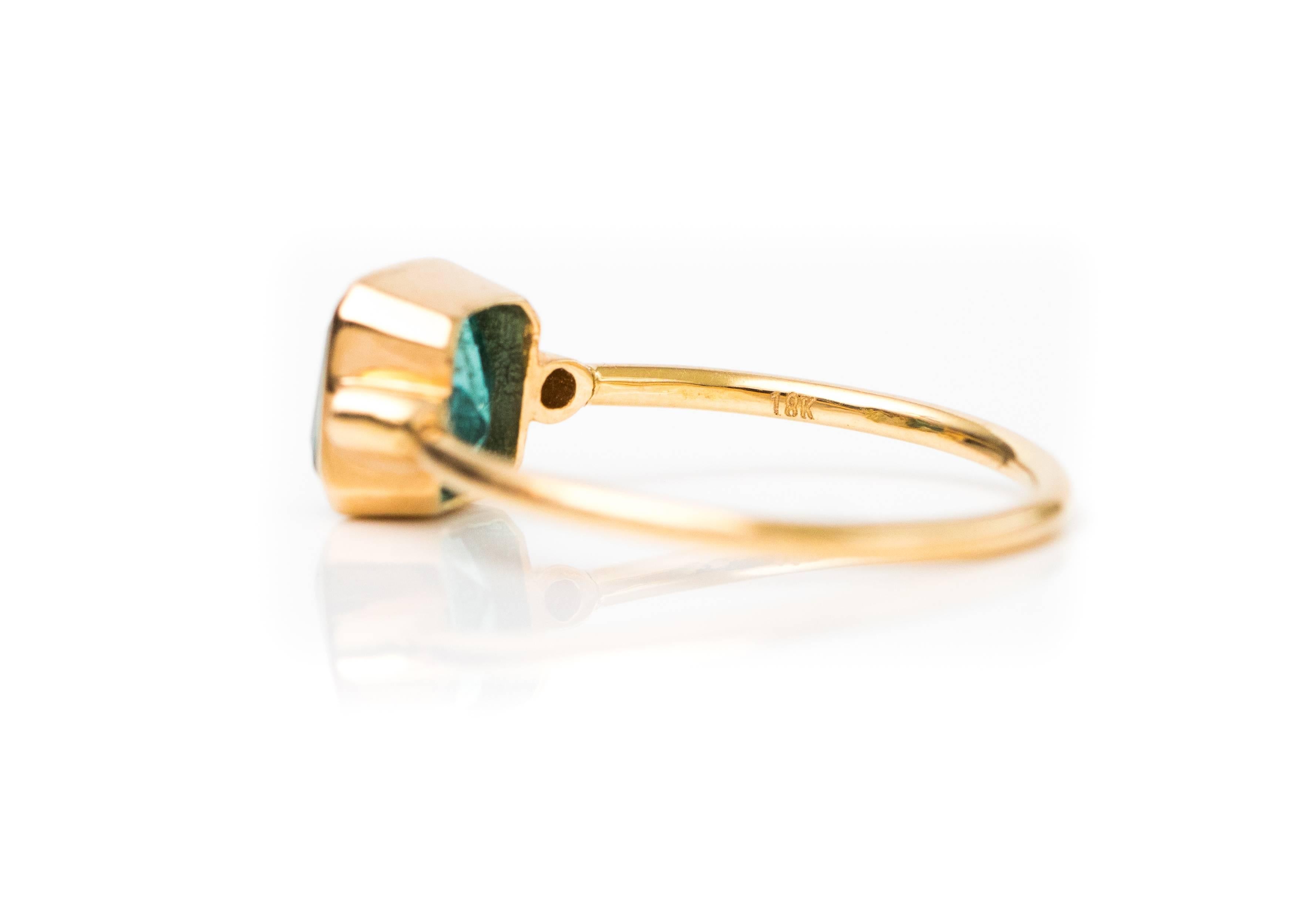 Modern 1 Carat Radiant Cut Emerald with Diamonds 18 Karat Yellow Gold Ring