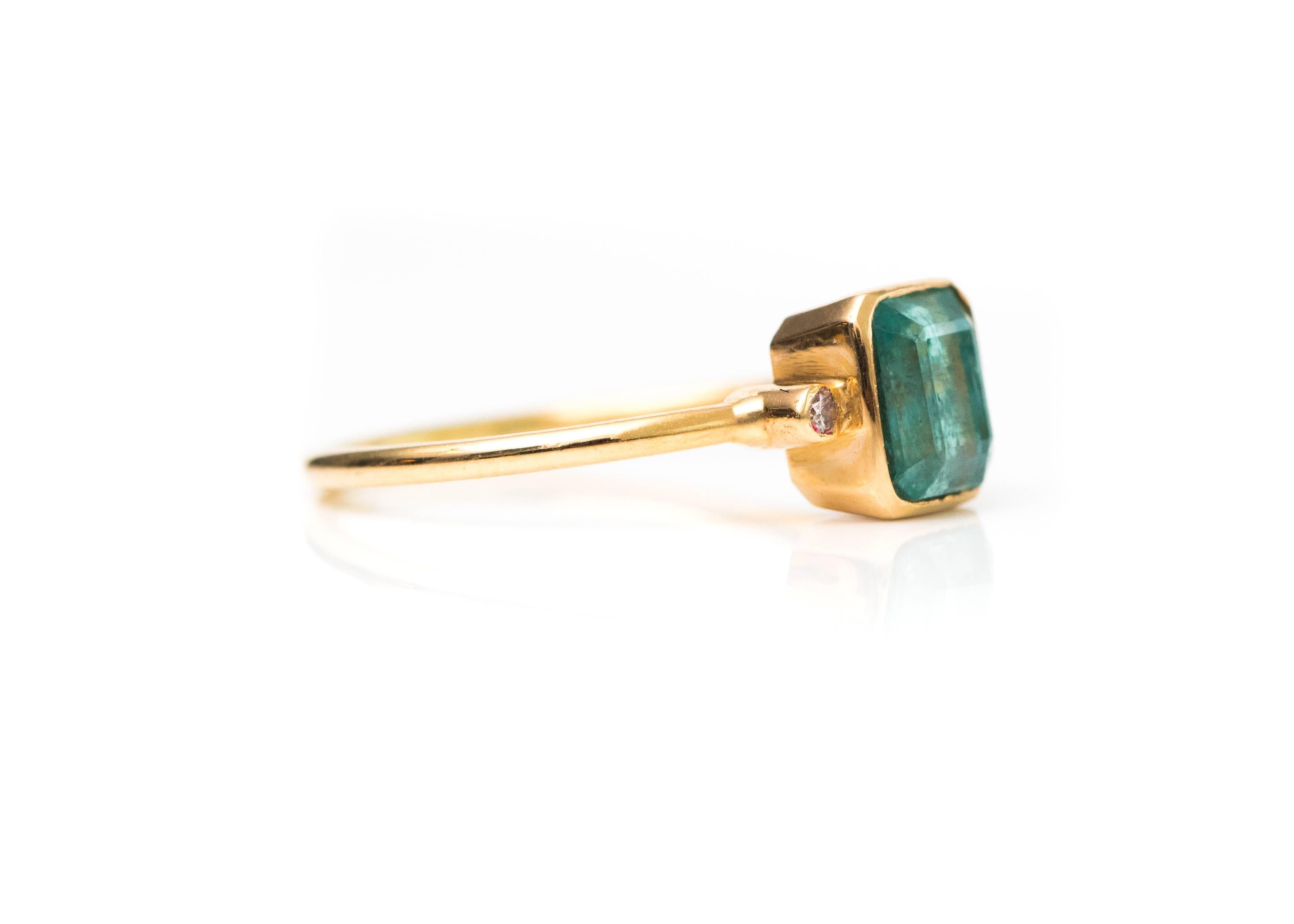 1 Carat Radiant Cut Emerald with Diamonds 18 Karat Yellow Gold Ring In New Condition In Atlanta, GA