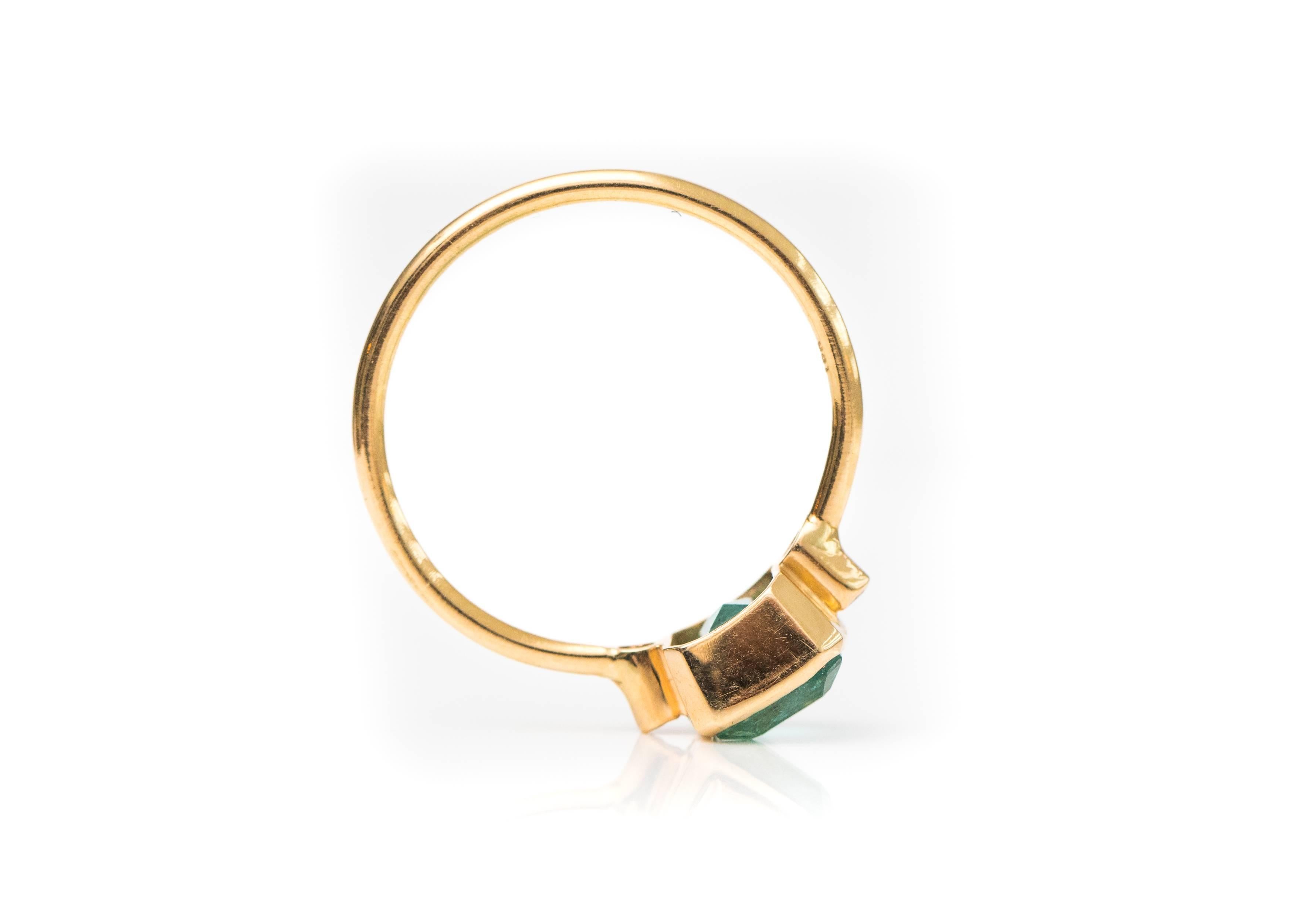 1 Carat Radiant Cut Emerald with Diamonds 18 Karat Yellow Gold Ring 1