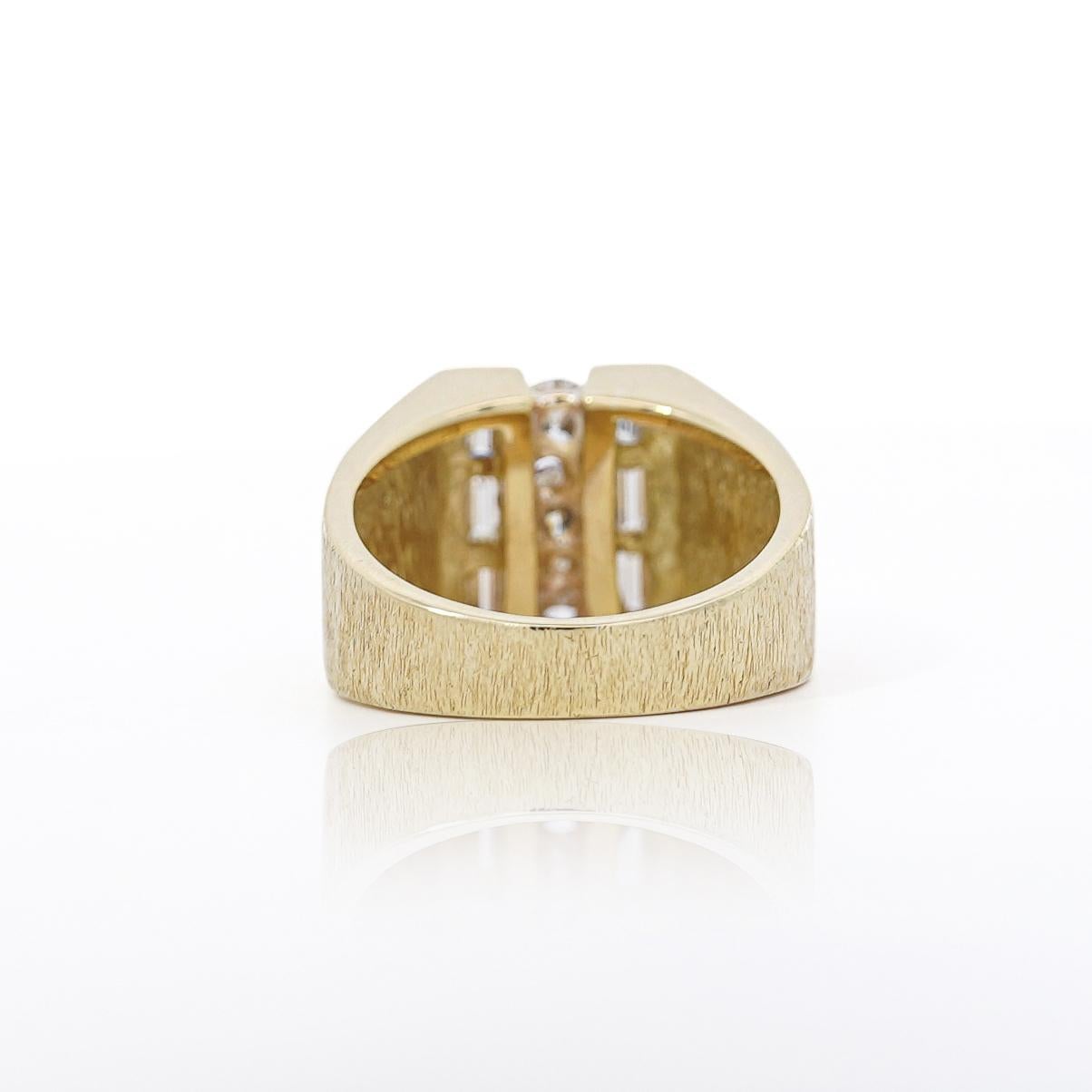 Men's 1 Carat Round & Baguette Cut Diamond & 18K Gold Matte Mens Ring For Sale