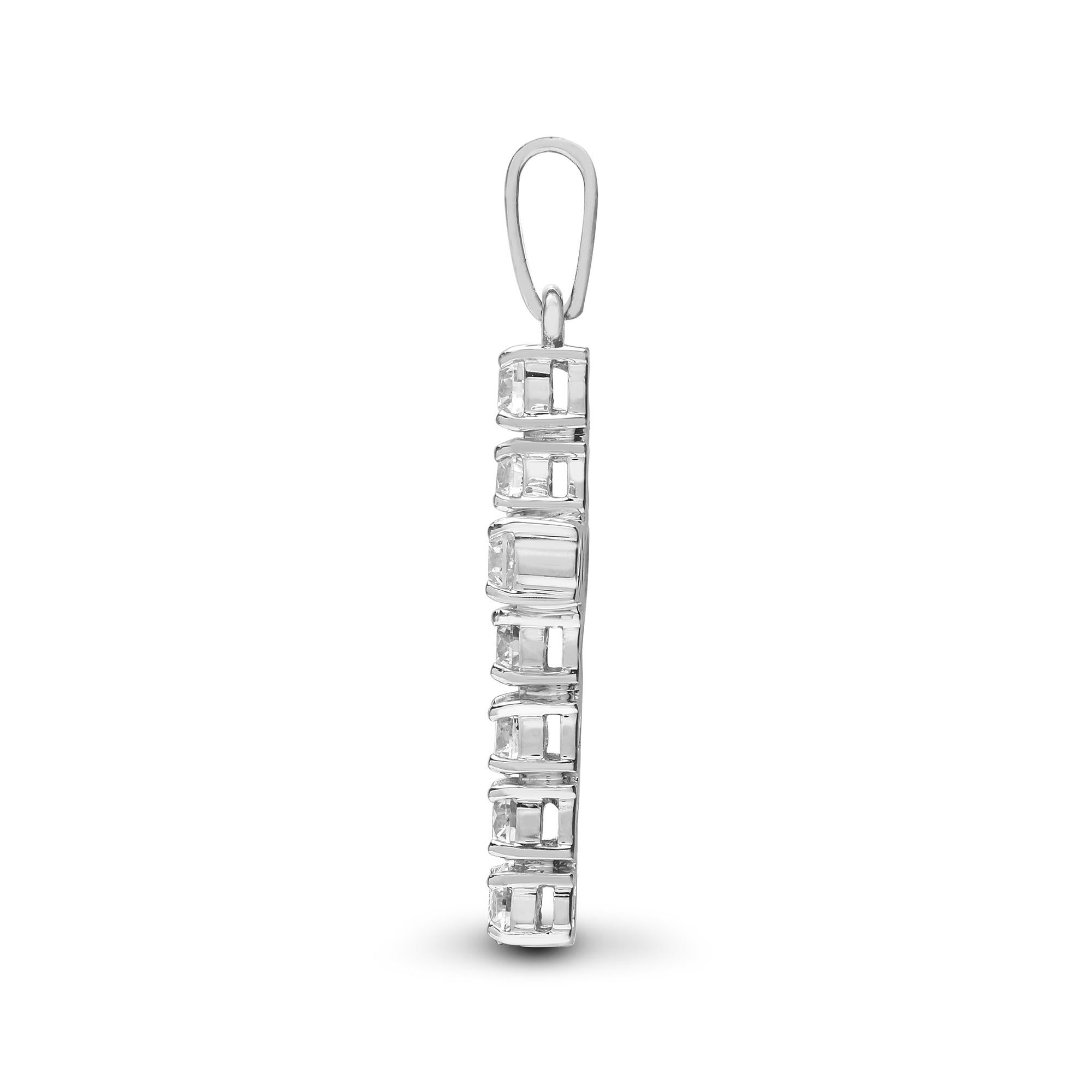 Taille ronde Pendentif croix classique en or blanc 18 carats avec diamants taille brillant rond de 1 carat en vente