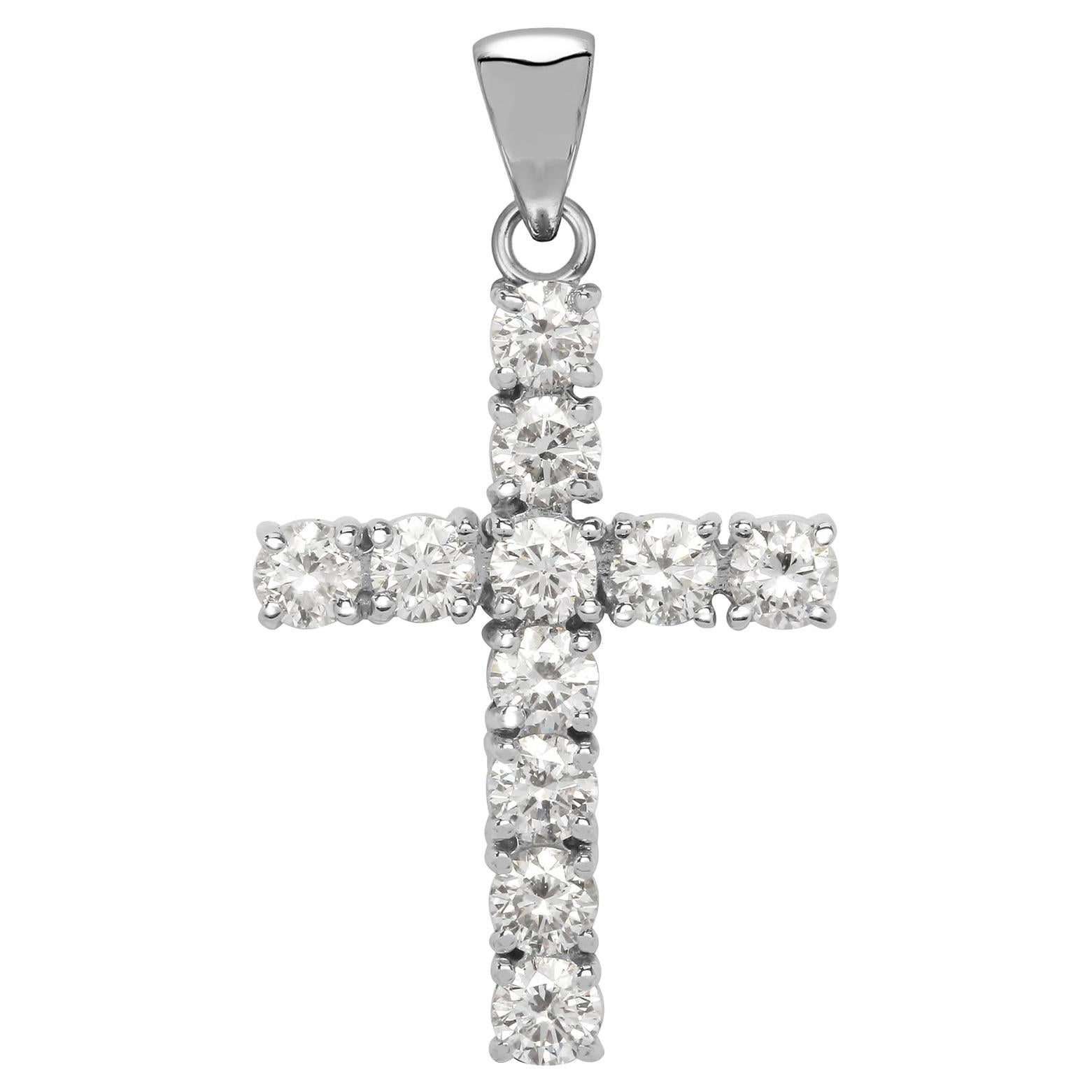 Pendentif croix classique en or blanc 18 carats avec diamants taille brillant rond de 1 carat en vente