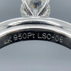 Anillo de compromiso con un diamante redondo de talla brillante de 1 quilate, de The Leo
